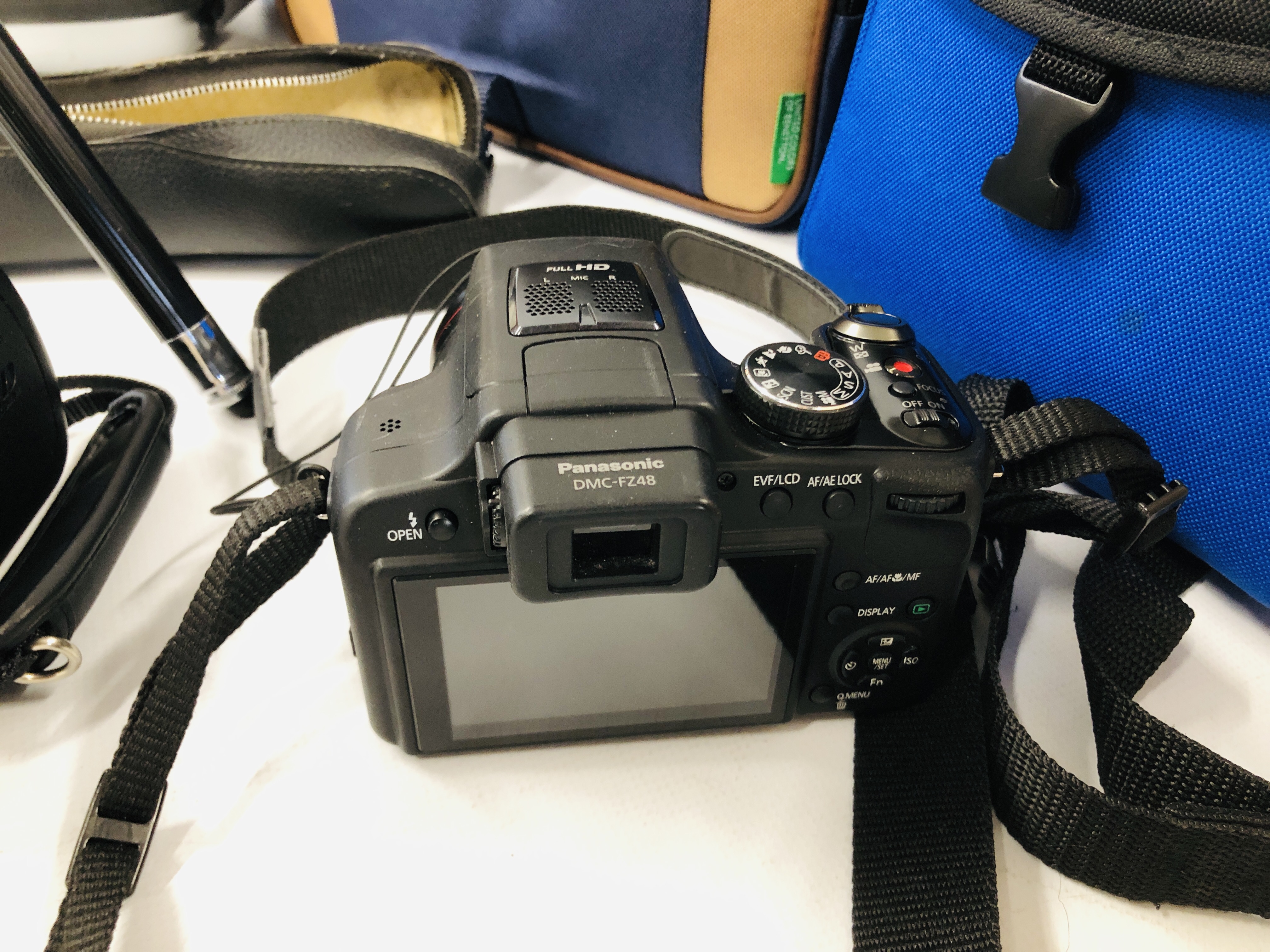 SONY HANDY CAM DCR-SR35 WITH CARRY BAG AND ACCESSORIES, - Image 6 of 6