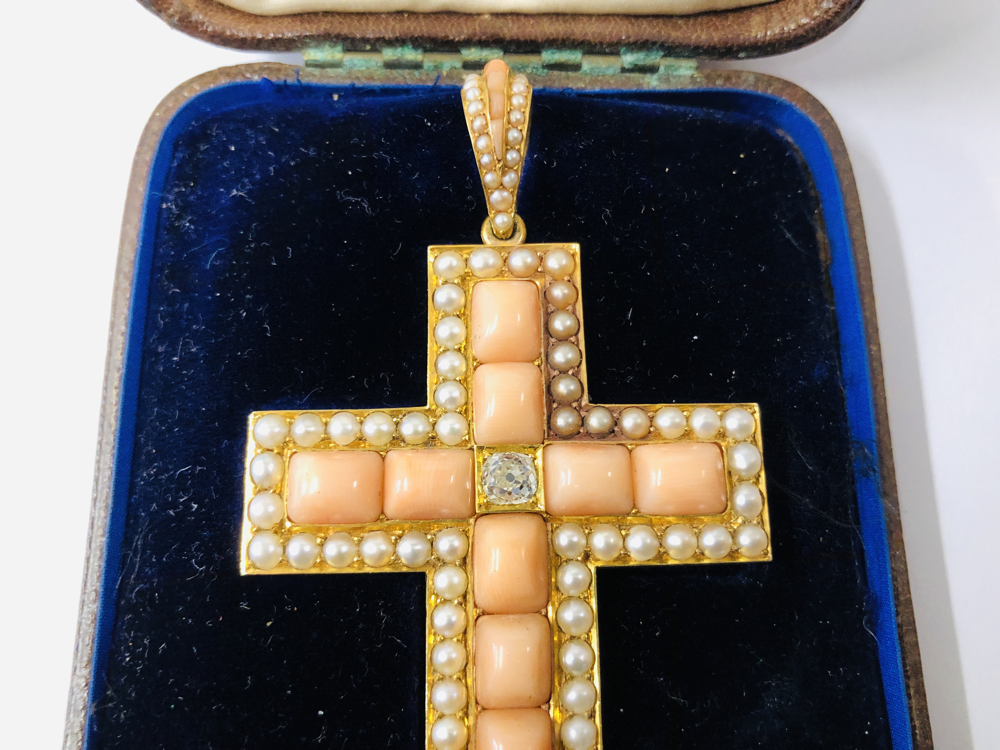 A VICTORIAN CROSS PENDANT SET WITH CORAL AND SEED PEARLS AND CENTRAL SOLITAIRE DIAMOND HEIGHT 67MM - Image 3 of 11