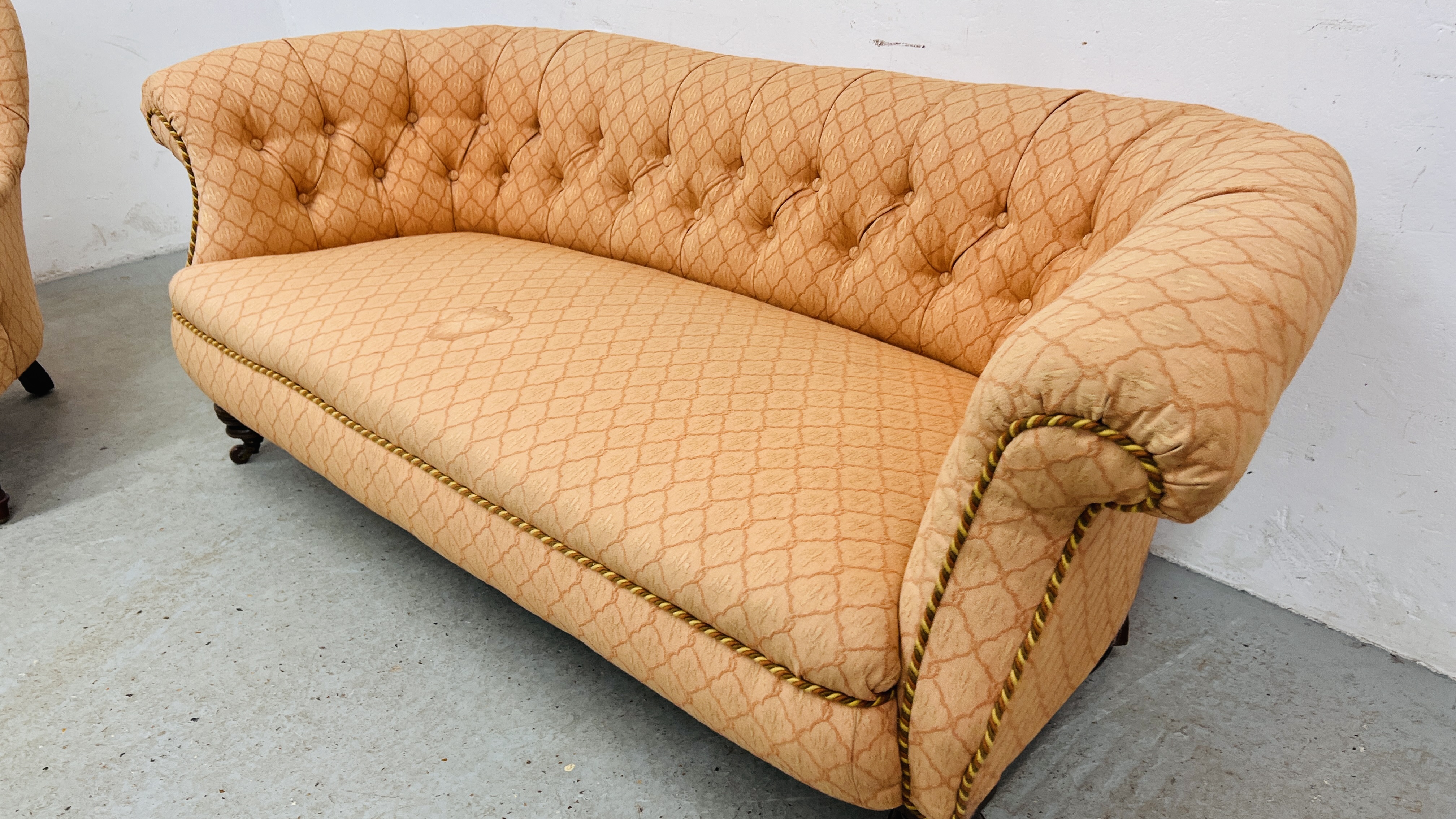A VICTORIAN BUTTON BACK SOFA AND A LADY'S ARMCHAIR COVERED IN A SIMILAR FABRIC. - Image 7 of 11