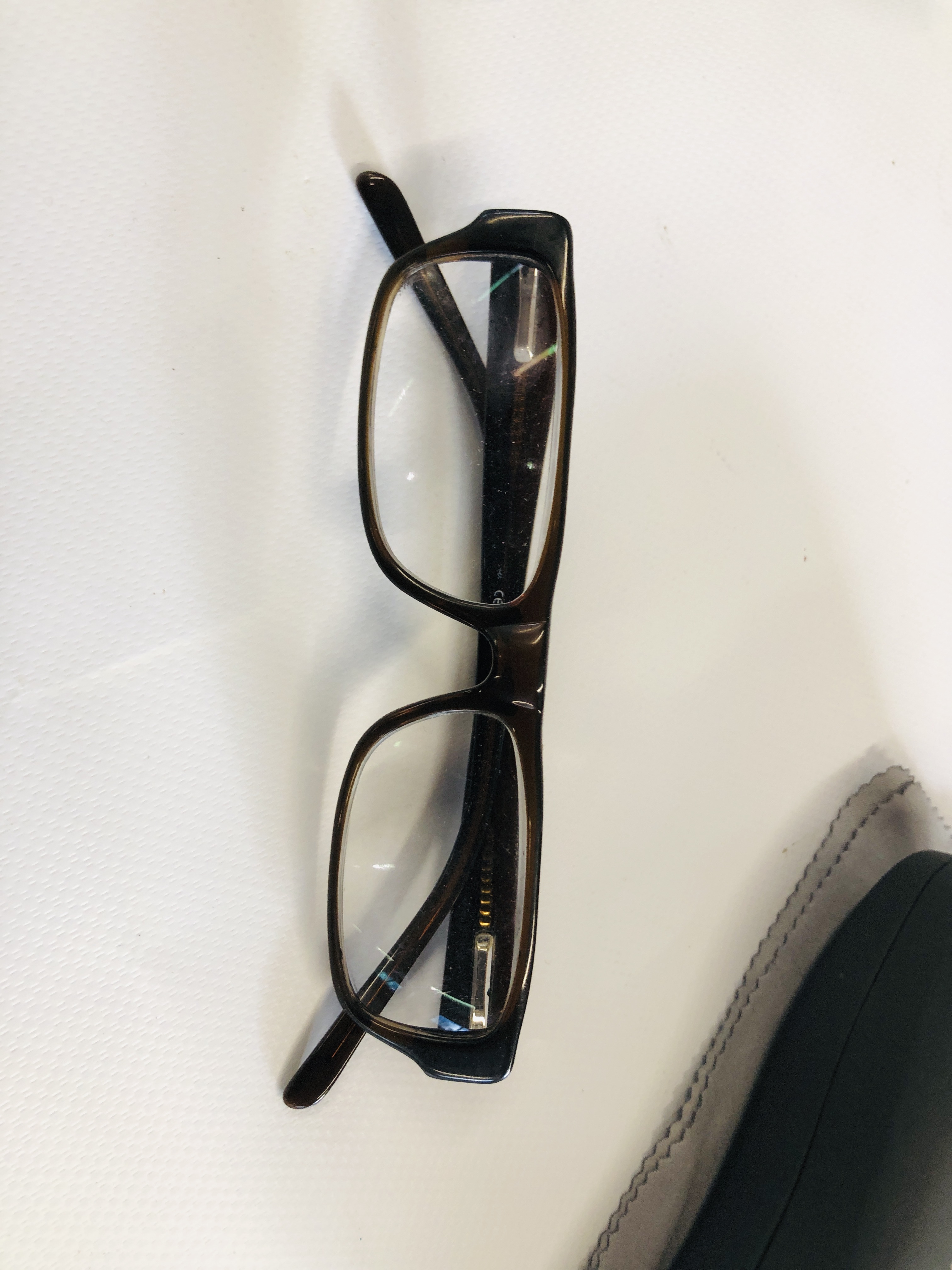 6 PAIRS OF DESIGNER FRAMED PRESCRIPTION READING GLASSES TO INCLUDE GUCCI, HUGO BOSS, SILHOUETTE. - Image 7 of 7