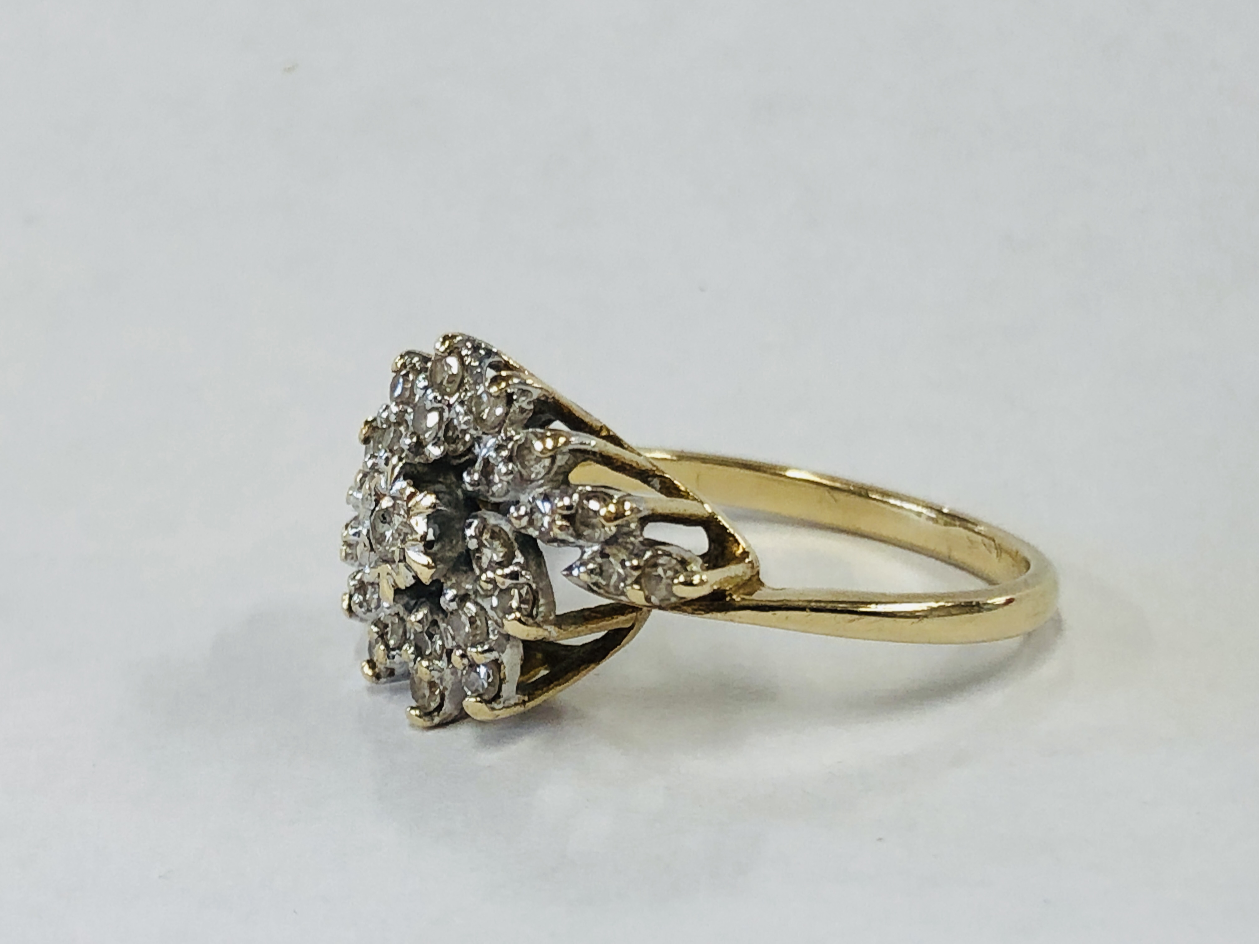 A 9CT GOLD DIAMOND CLUSTER RING. - Image 3 of 9