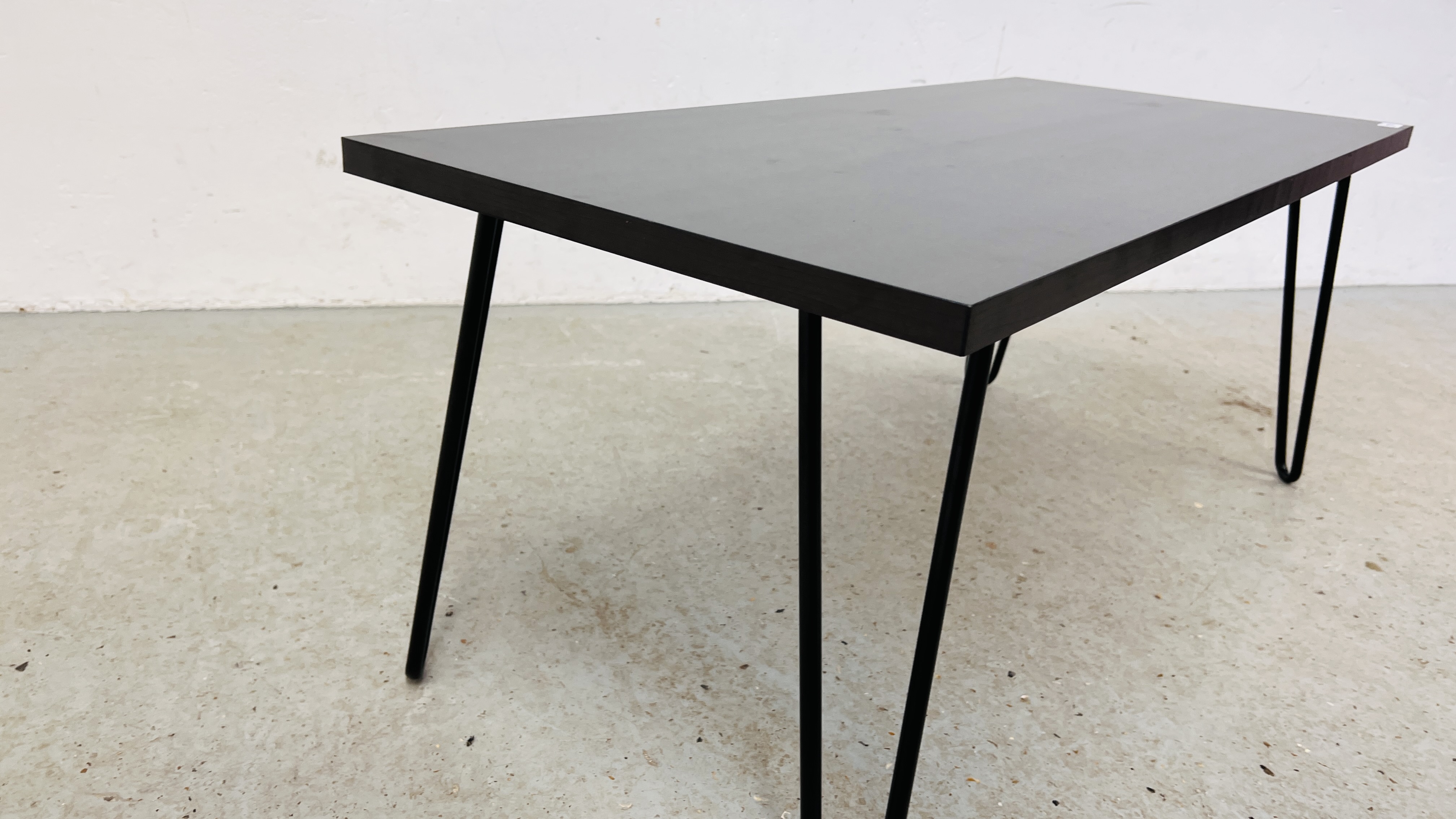 A MODERN RECTANGULAR COFFEE TABLE ON METAL U LEGS - Image 8 of 8