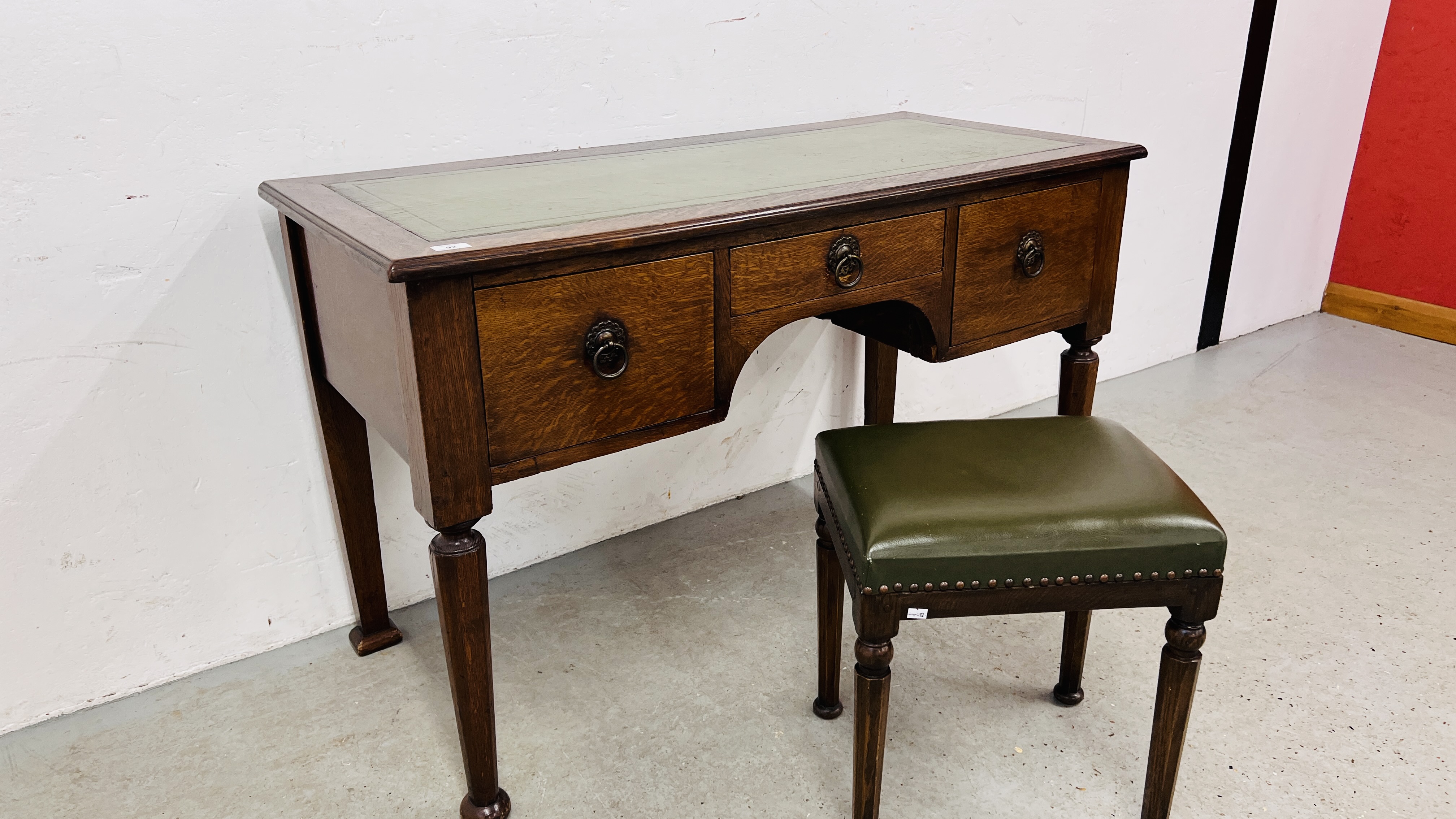 A SOLID OAK THREE DRAWER WRITING DESK WITH GREEN TOOLED LEATHERETTE WRITING SURFACE, W 120CM, - Image 15 of 16