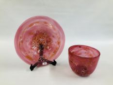 A PALE PINK STUDIO GLASS CIRCULAR CHARGER DIAMETER 44CM ALONG WITH A LARGE BOWL OF SIMILAR DESIGN