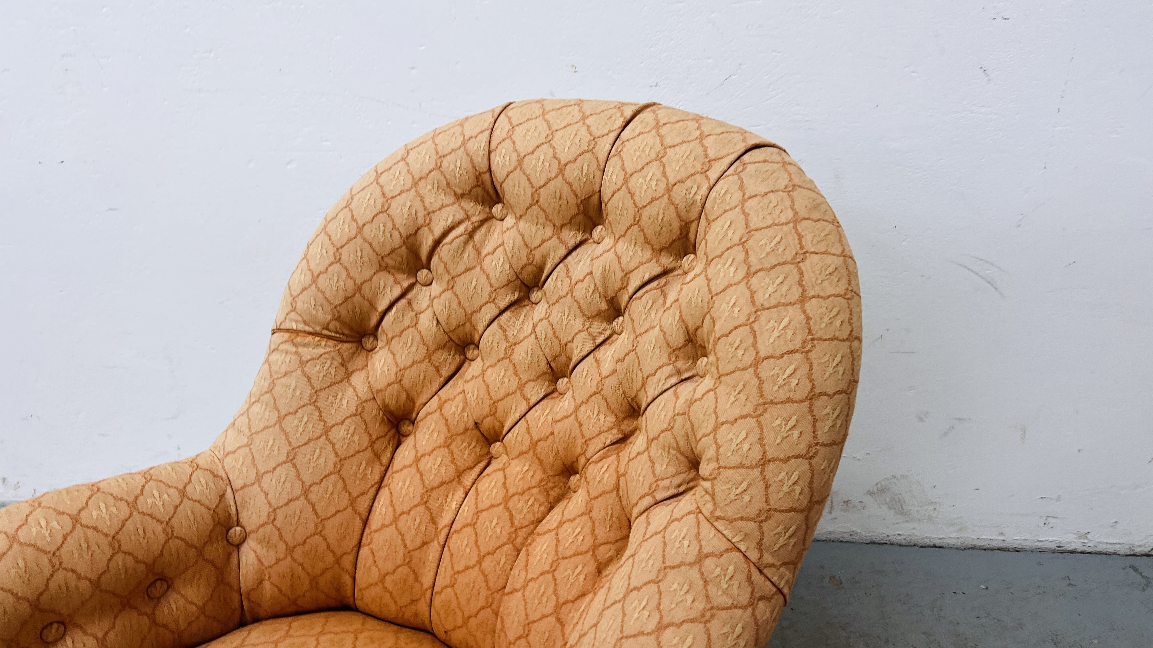 A VICTORIAN BUTTON BACK SOFA AND A LADY'S ARMCHAIR COVERED IN A SIMILAR FABRIC. - Image 9 of 11