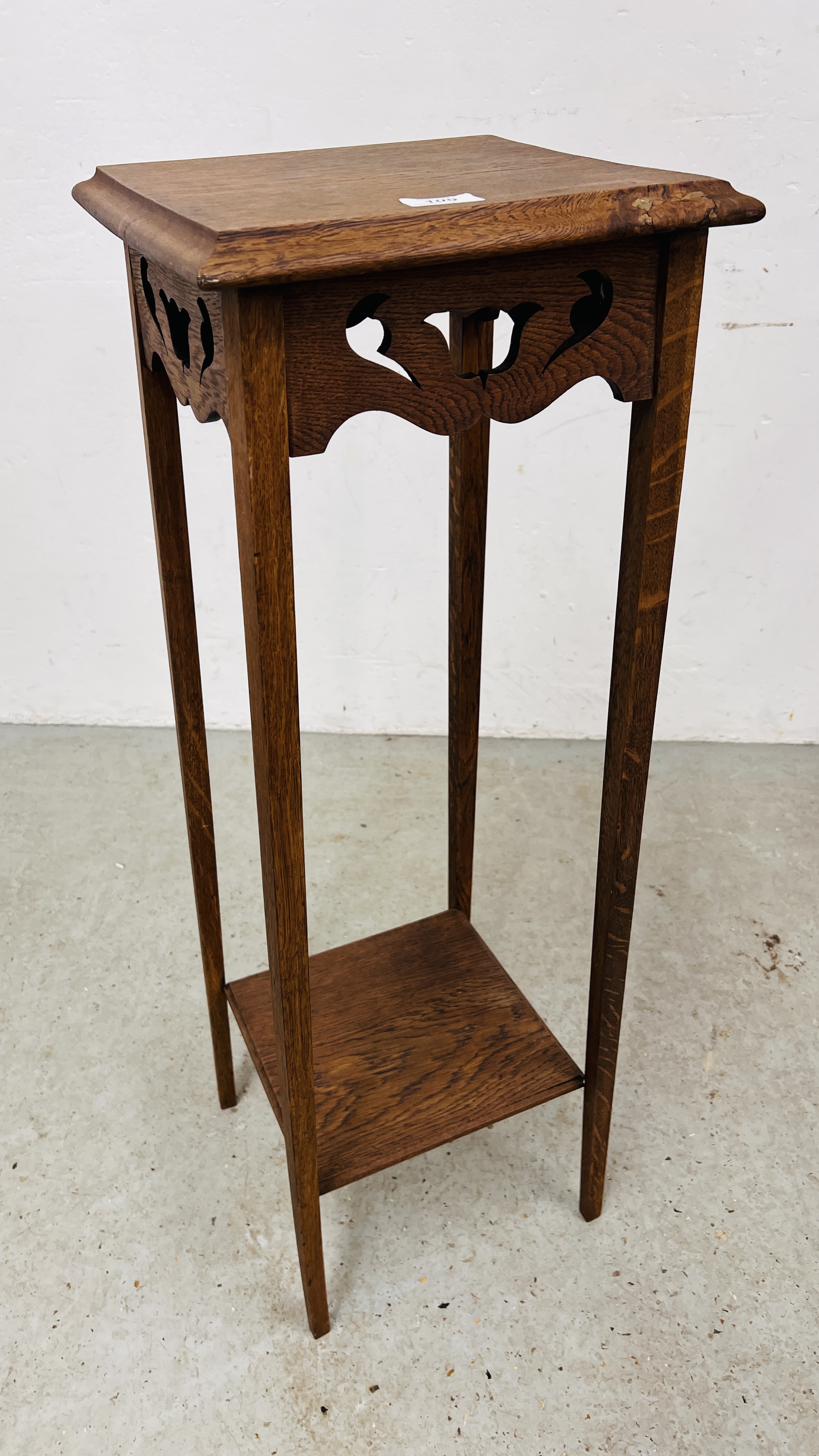 A VINTAGE OAK PLANT STAND WITH FRETT WORK DETAIL. - Image 5 of 6