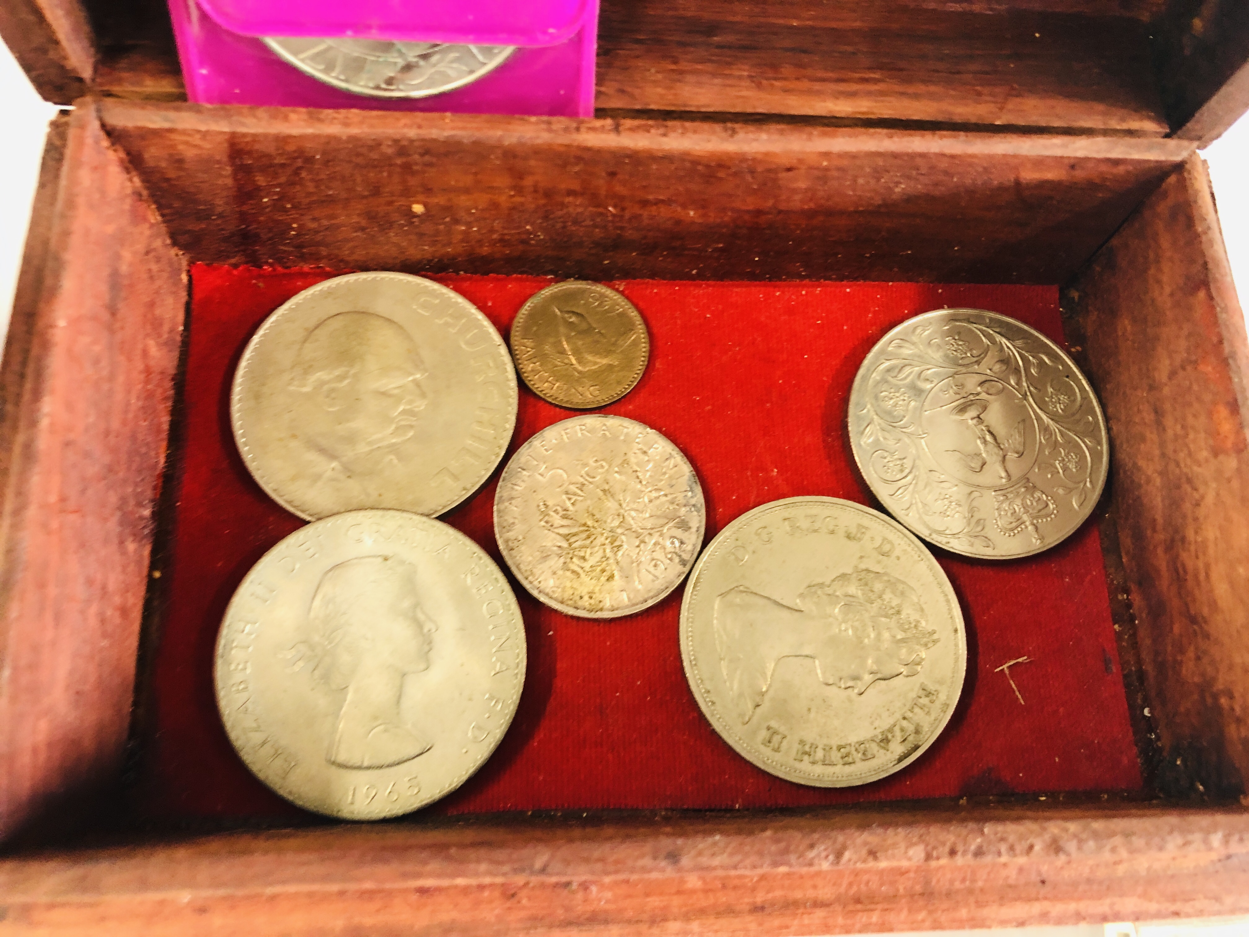 A GROUP OF MEDALS AND COINS TO INCLUDE ROYAL PHOTOGRAPHIC SOCIETY - Image 5 of 7