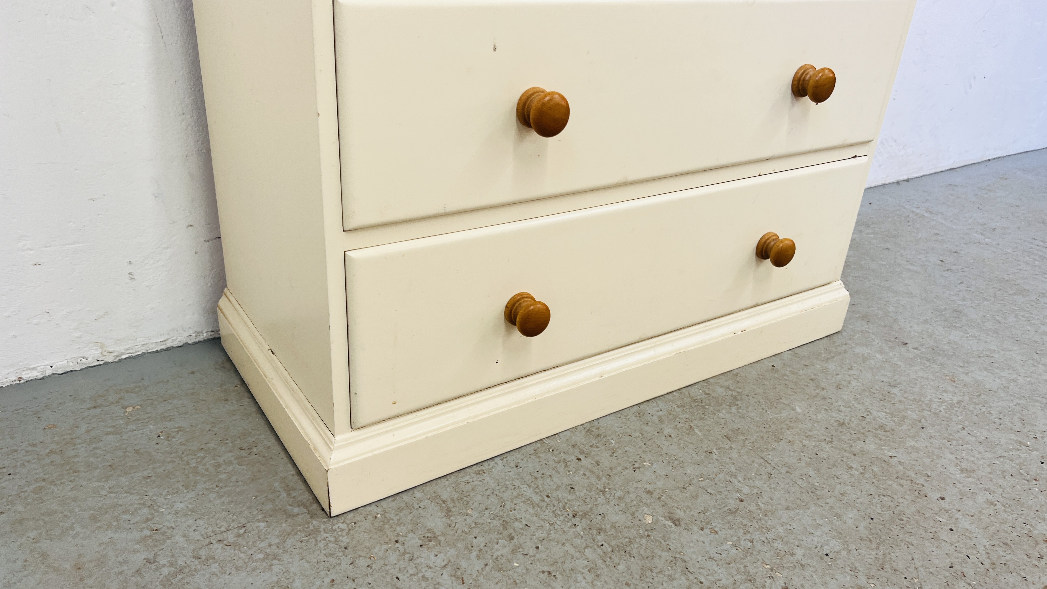 A CREAM FINISH PINE 2 OVER 2 CHEST OF DRAWERS. - Image 4 of 7