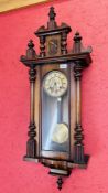 A MAHOGANY CASE VIENNA WALL CLOCK WITH KEY AND PENDULUM.