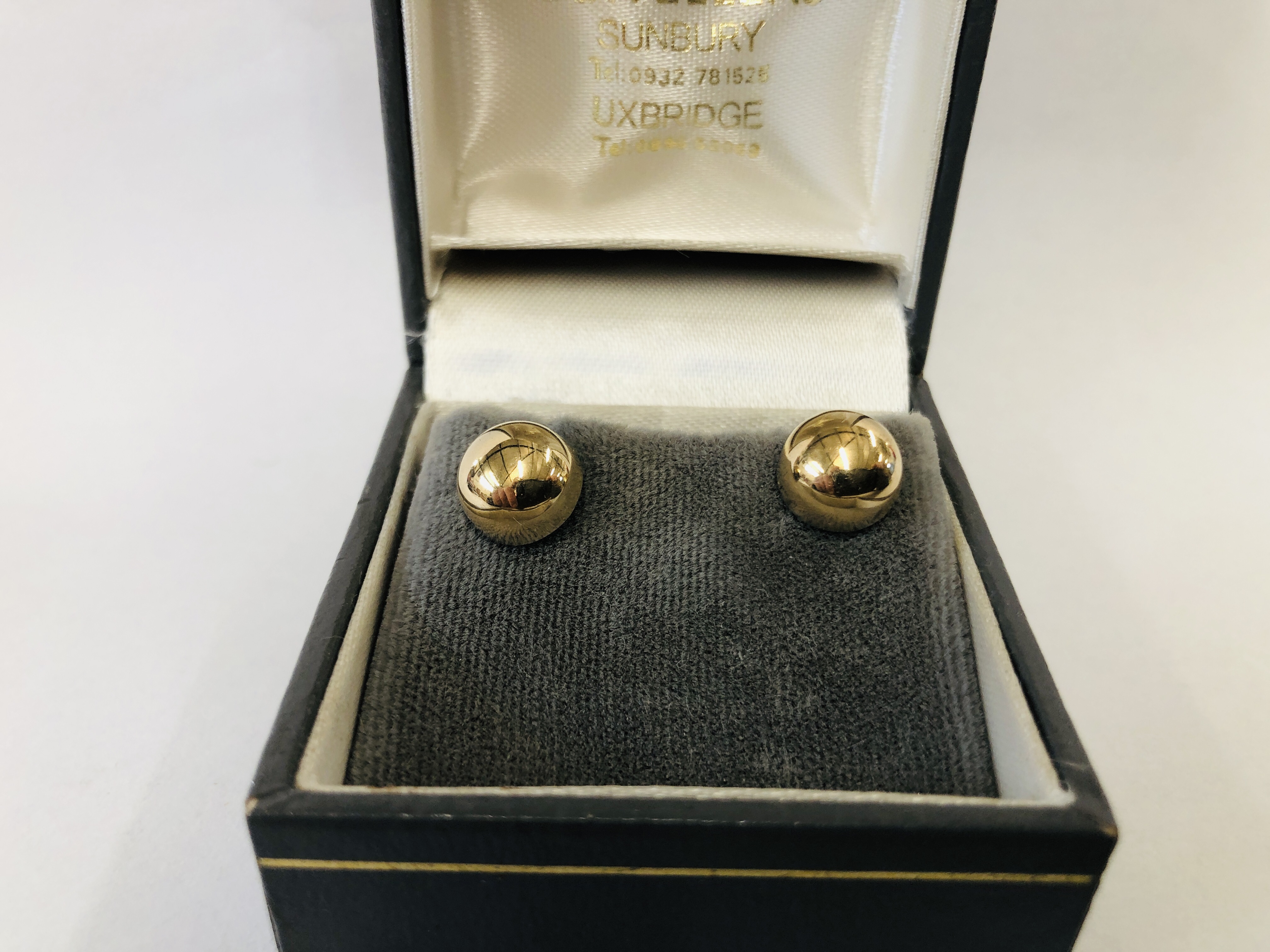 A PAIR OF 9CT GOLD STUD EARRINGS HALLMARKED CHESTER 1956. - Image 2 of 7