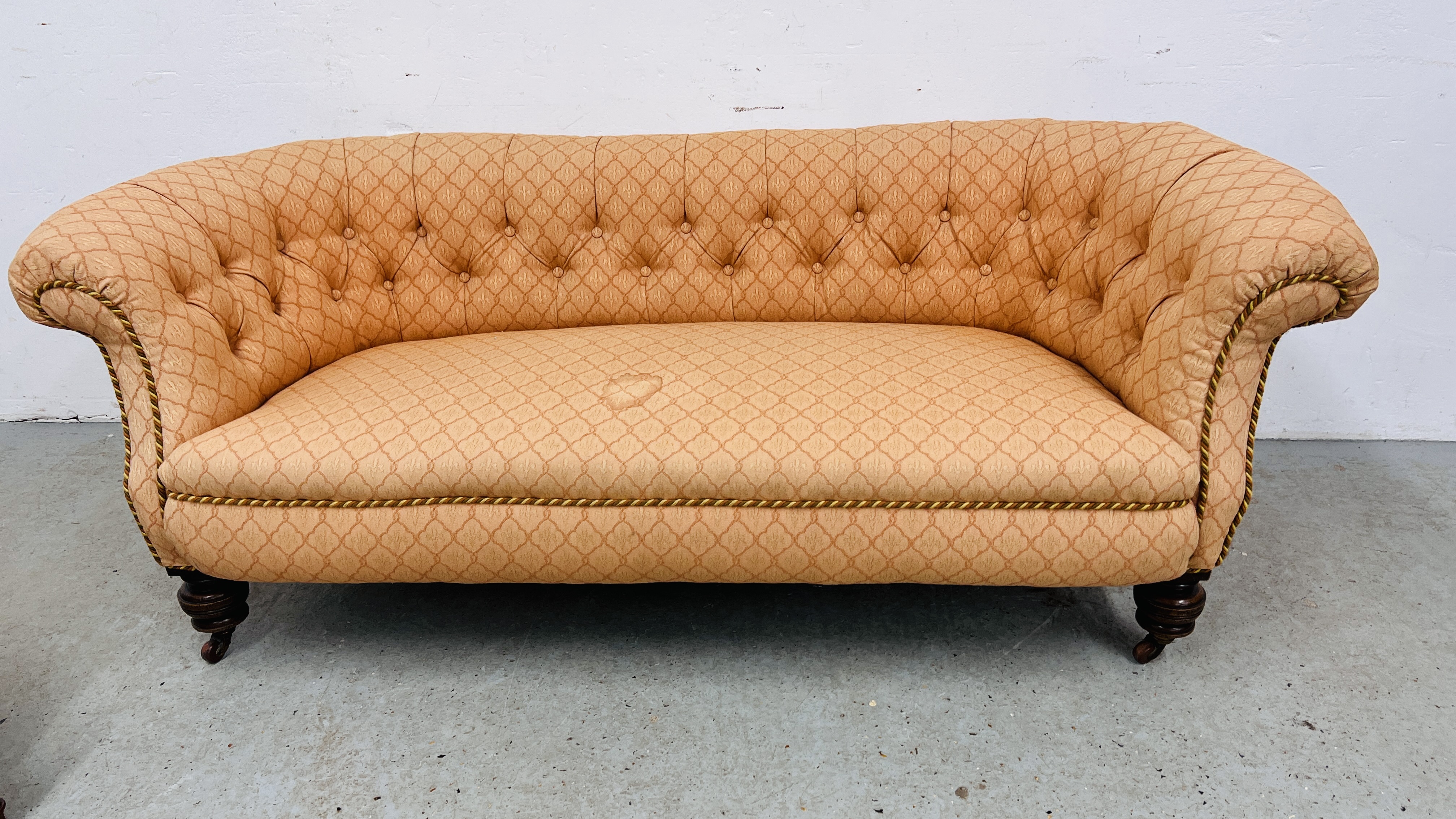 A VICTORIAN BUTTON BACK SOFA AND A LADY'S ARMCHAIR COVERED IN A SIMILAR FABRIC. - Image 2 of 11