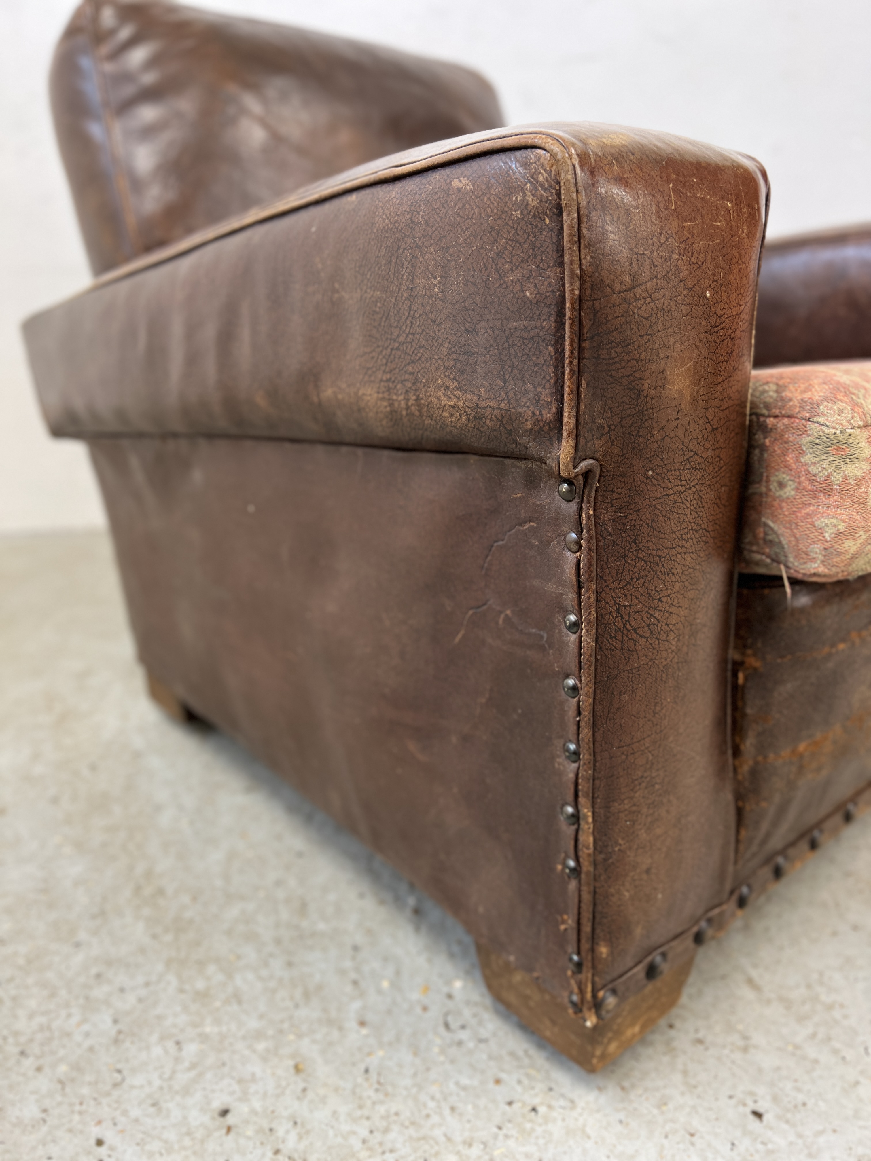 A 1930'S BROWN LEATHER CLUB CHAIR WITH STUDDED DETAIL H 78CM X W 83CM X D 87CM. - Image 5 of 11