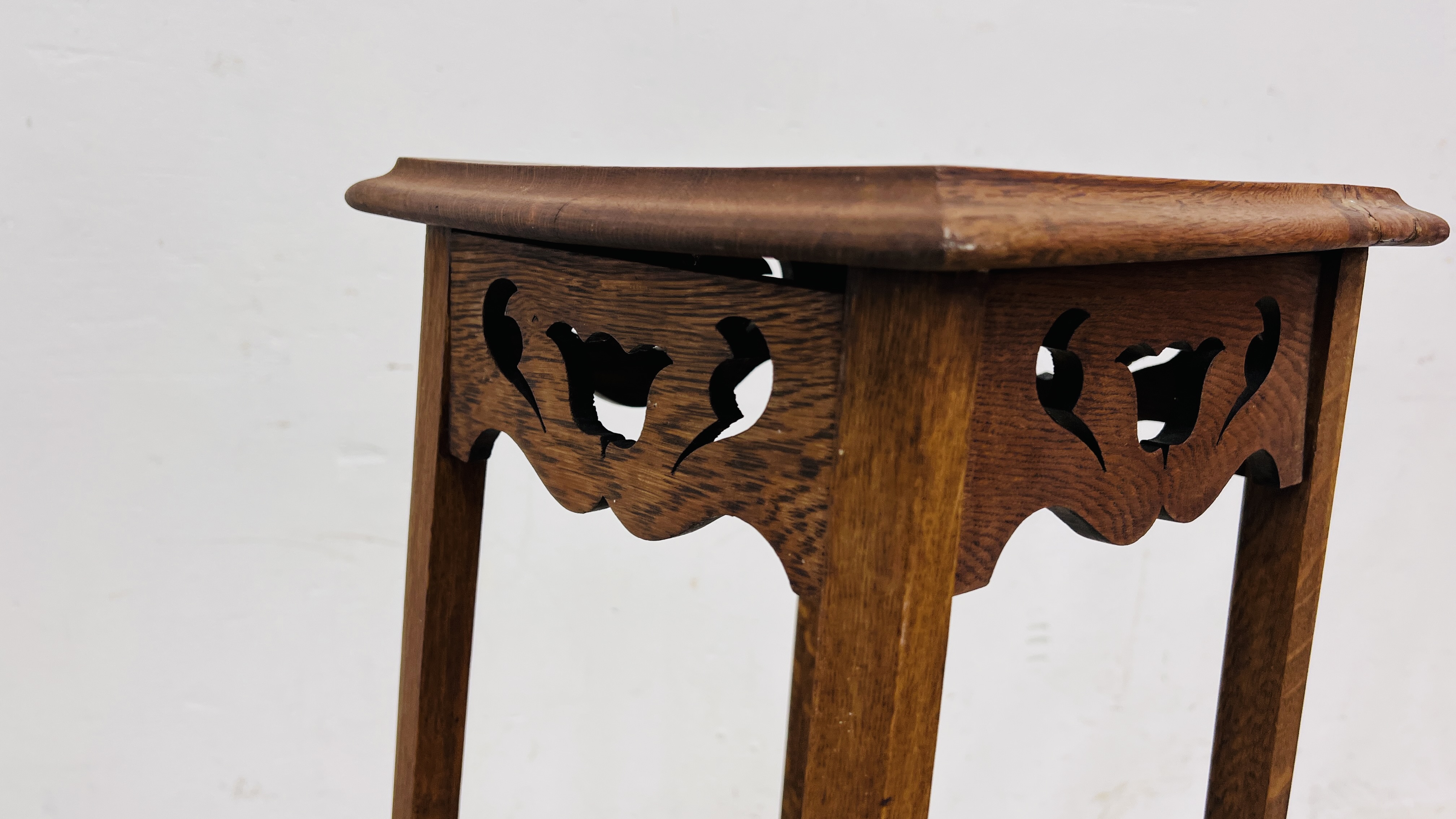 A VINTAGE OAK PLANT STAND WITH FRETT WORK DETAIL. - Image 3 of 6