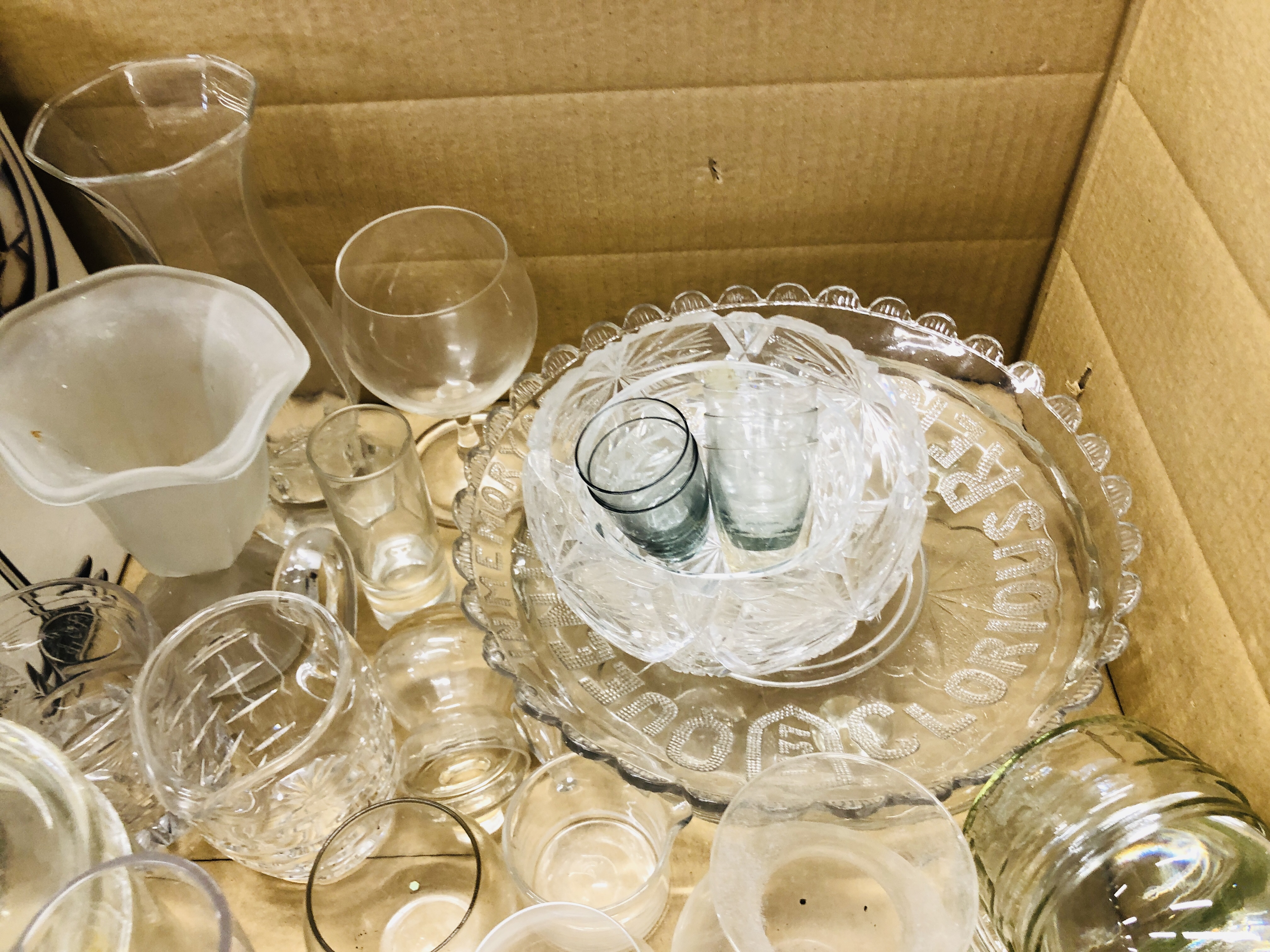 AN EXTENSIVE COLLECTION OF DESIGNER MAINLY CLEAR GLASS PIECES TO INCLUDE TAZZA'S, WINES, - Image 8 of 9