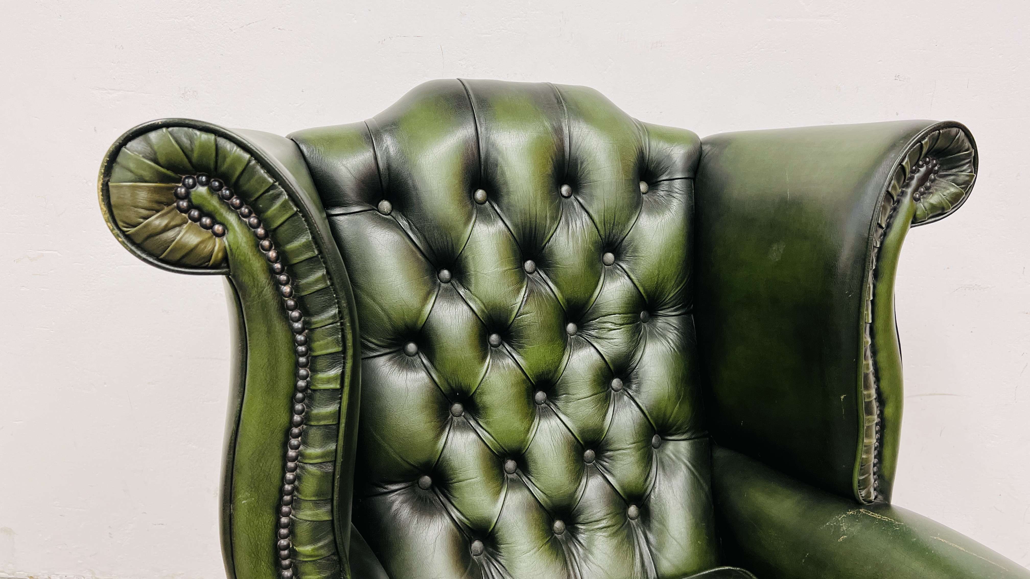 A BOTTLE GREEN LEATHER BUTTON BACK WING CHAIR - FRONT LEG A/F. - Image 2 of 10