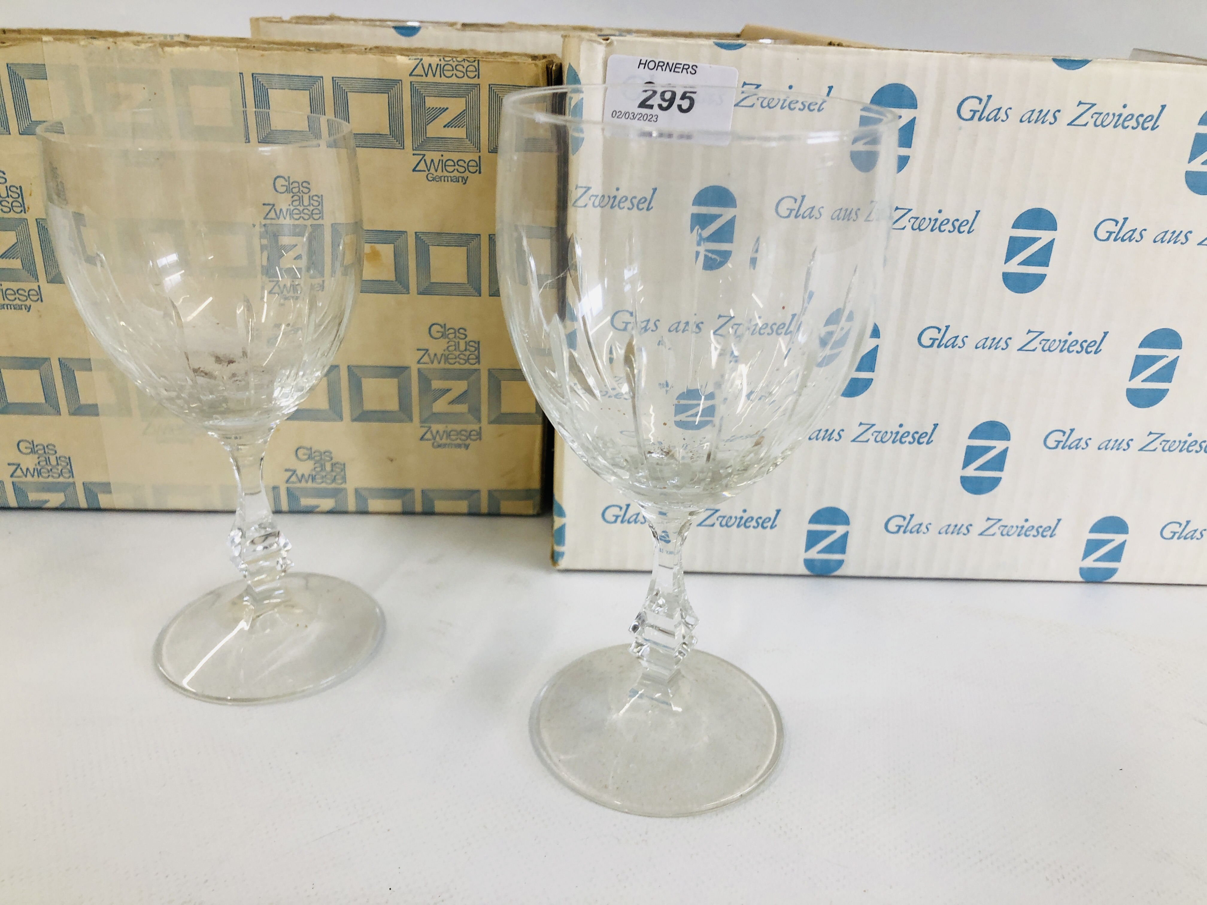 A GROUP OF ZWIESEL GLAS IN ORIGINAL BOXES TO INCLUDE 12 LARGE WINE GLASSES AND 6 SMALLER. - Image 2 of 6