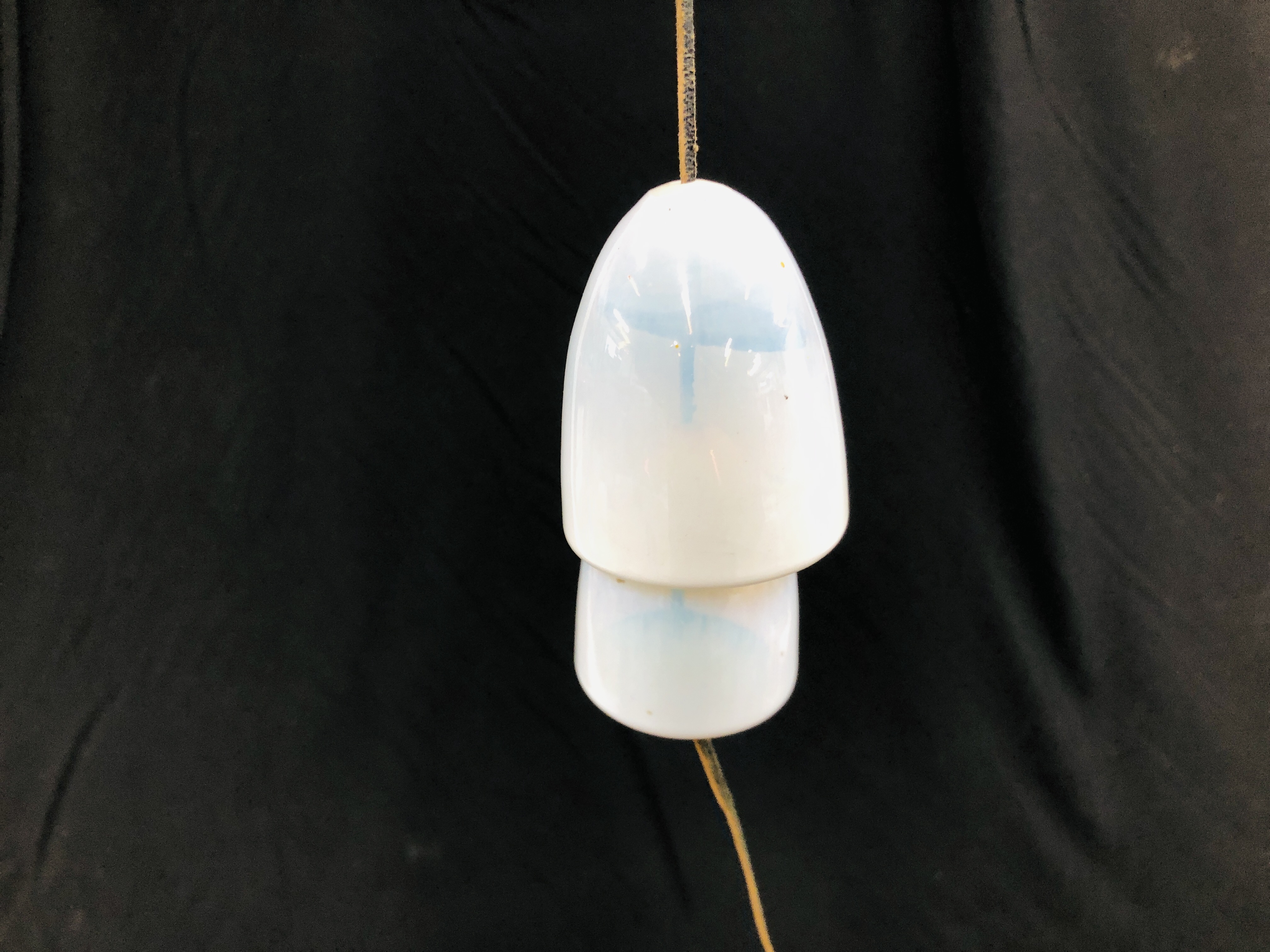 A VASELINE ART GLASS WIND CHIME. - Image 2 of 4