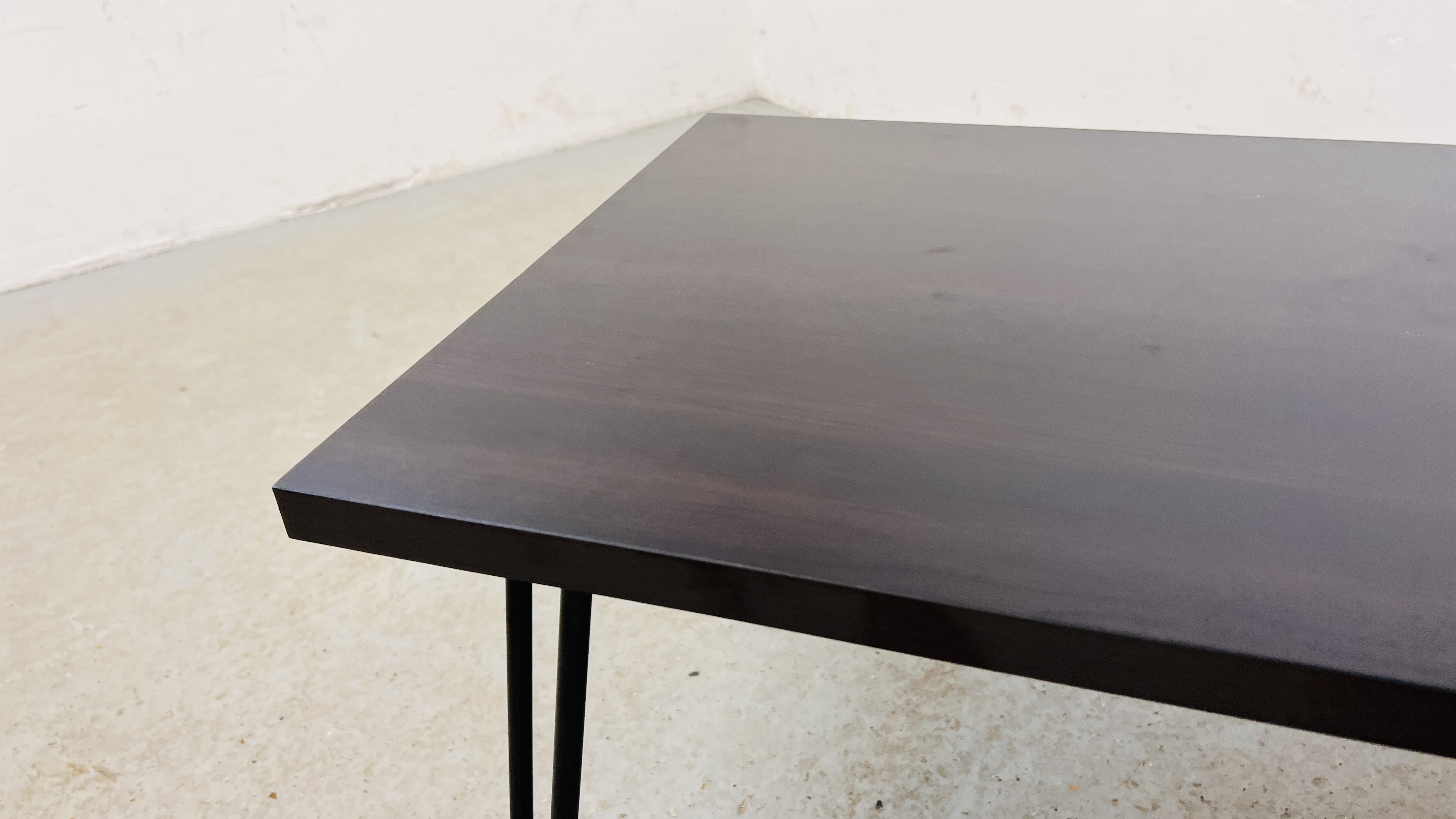 A MODERN RECTANGULAR COFFEE TABLE ON METAL U LEGS - Image 7 of 8