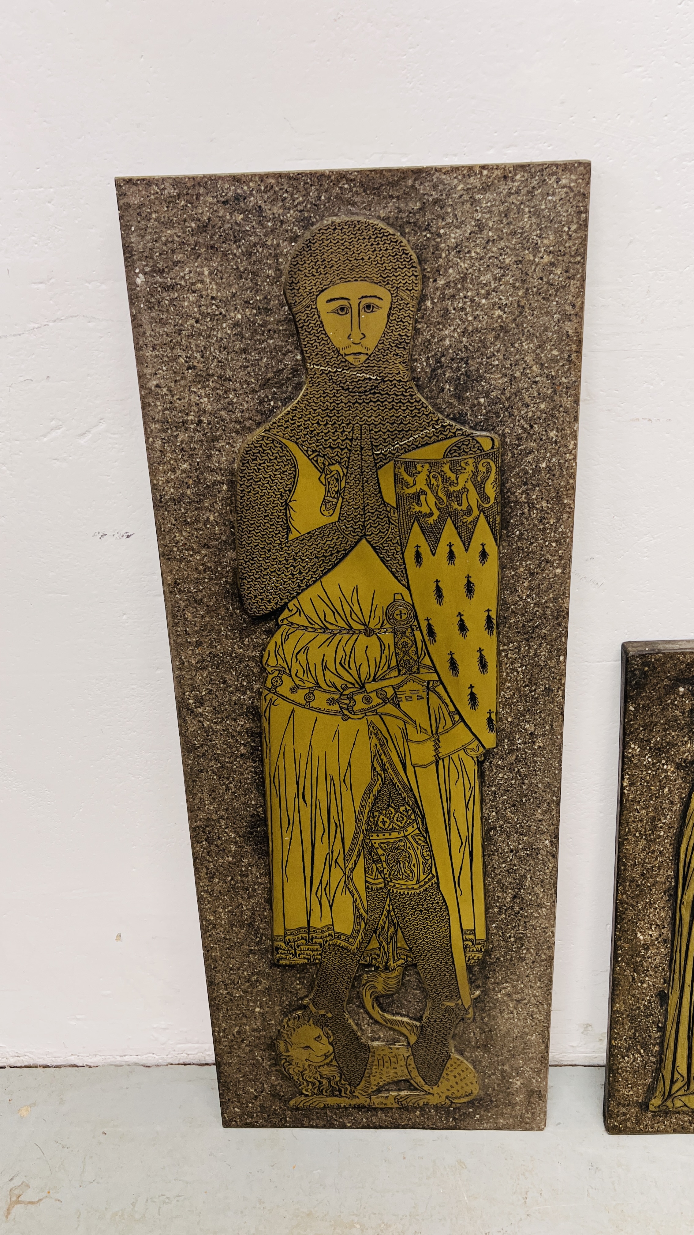 A COLLECTION OF 5 BRASS EFFECT RUBBINGS TO INCLUDE A KNIGHT, MUMMY ETC. 100CM. H. 31CM. W. - Image 2 of 6