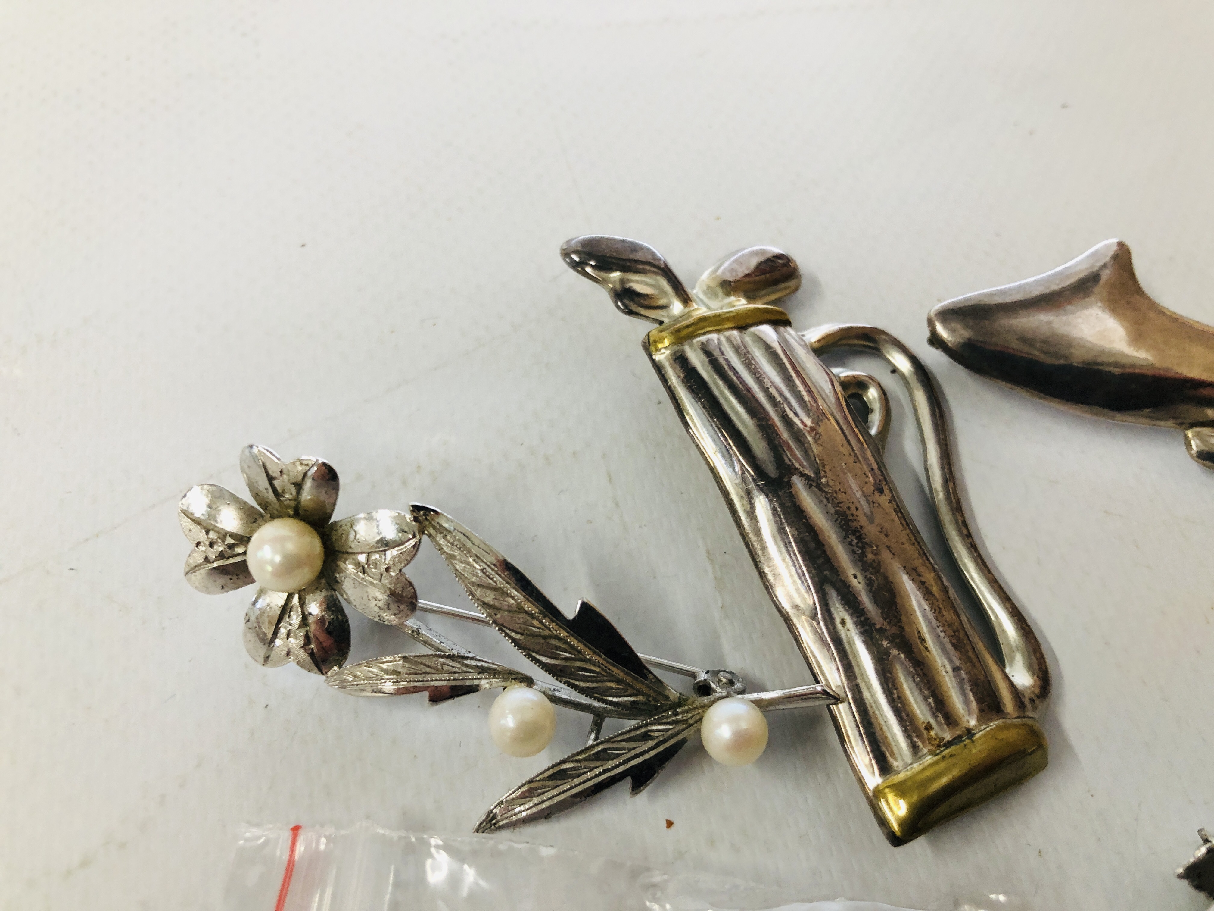 SILVER .925 VINTAGE BROOCHES. - Image 2 of 4