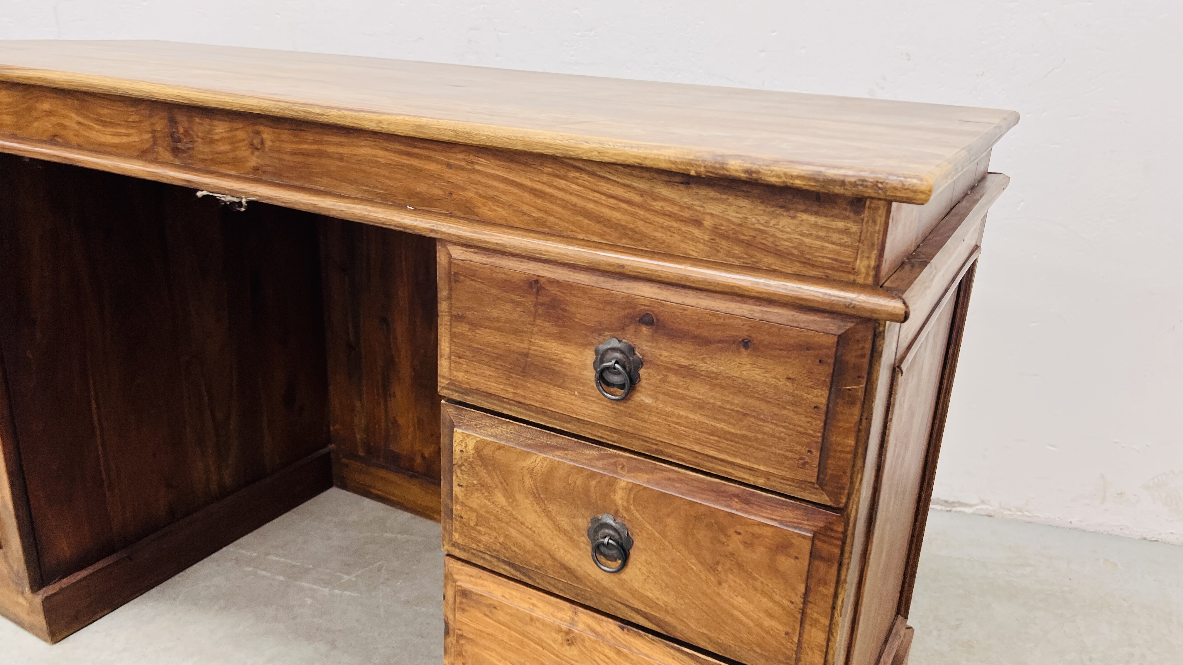 AN ORIENTAL HARDWOOD FOUR DRAWER DESK WITH SINGLE CUPBOARD 150CM. WIDE. - Image 4 of 9