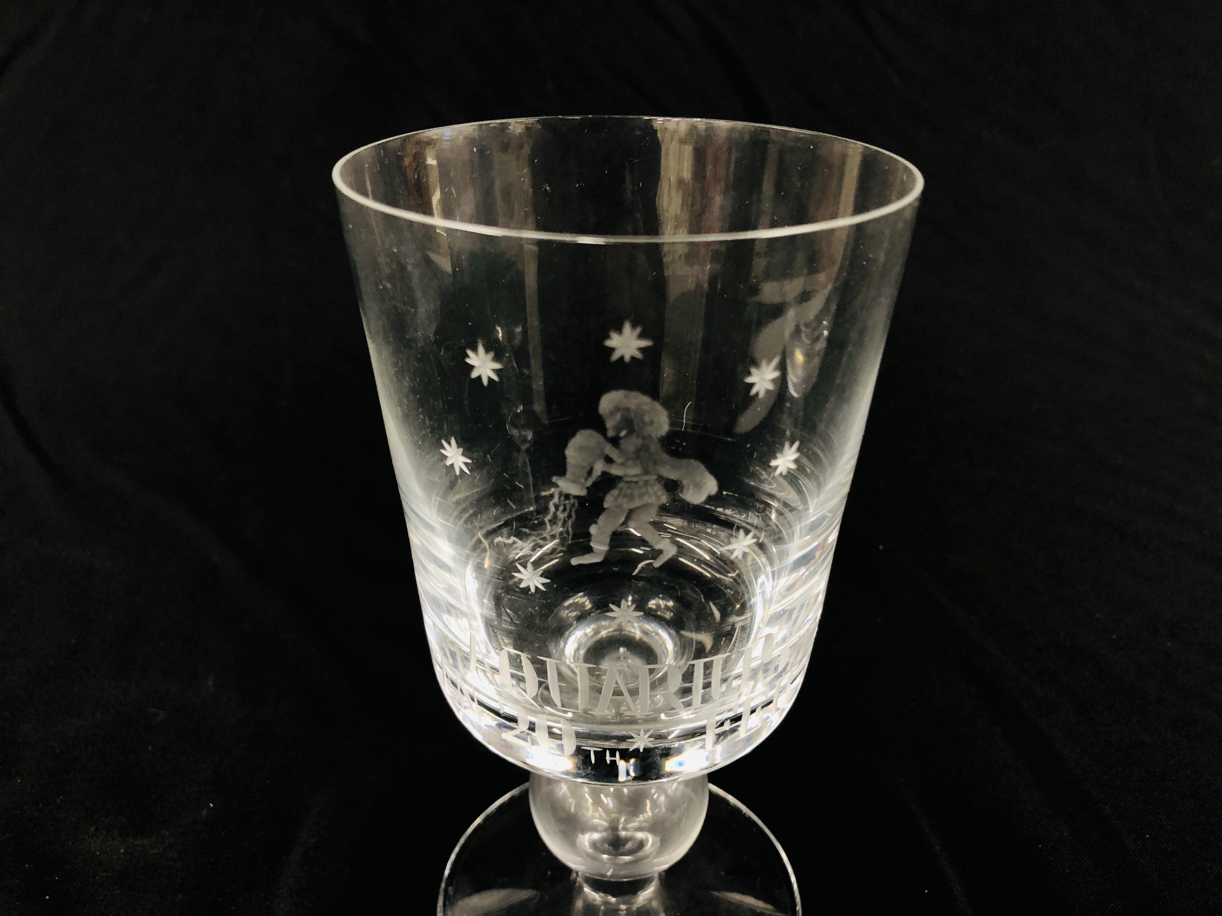 A GLASS GOBLET ENGRAVED AQUARIUS AND ANOTHER WITH MONOGRAM R & E 1968 APPROX 17CM H. - Image 3 of 9