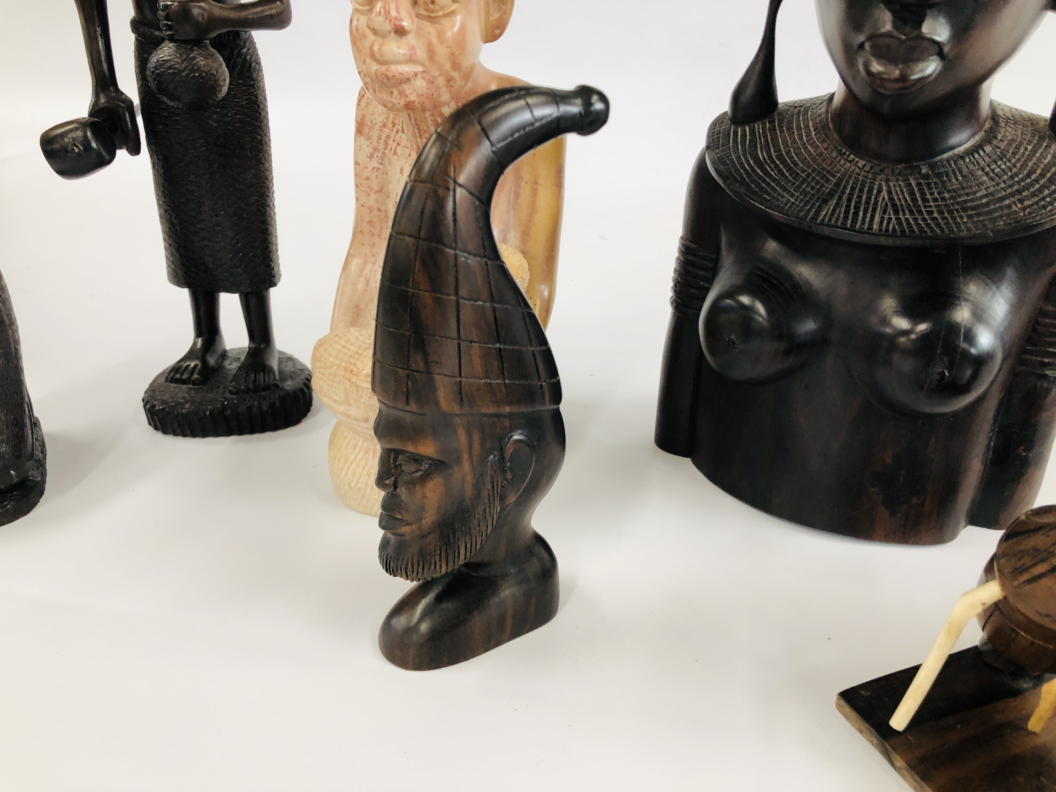 A HARD WOOD AFRICAN TRIBAL BUST ALONG WITH A FURTHER TWO FIGURES ONE OF WHICH IS HOLDING A NEW BORN - Image 4 of 5