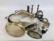 A COLLECTION OF SILVER PLATED WARE TO INCLUDE 2 LARGE TRAYS ONE DEPICTING CRESTS, BUTTER DISHES,