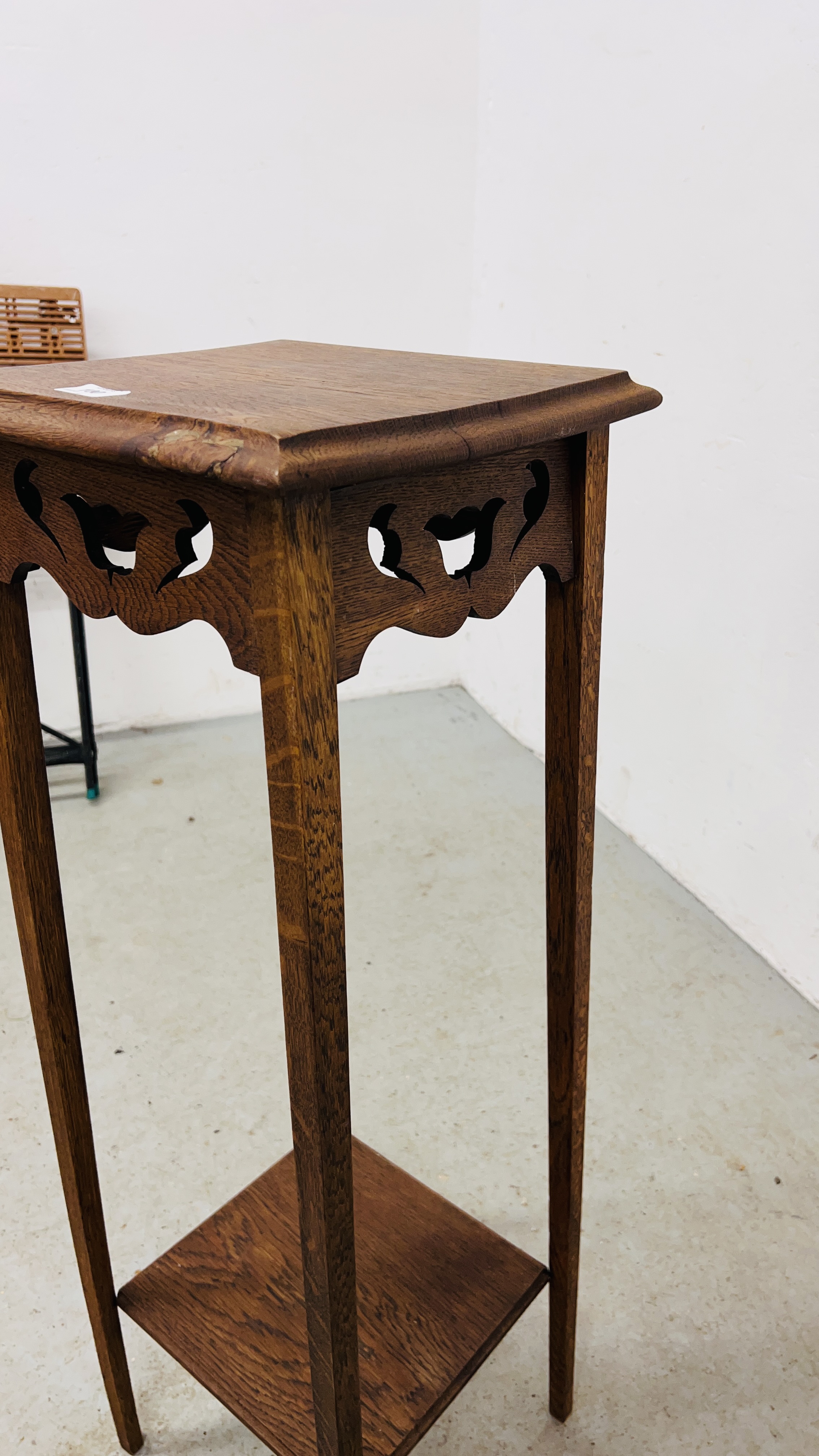 A VINTAGE OAK PLANT STAND WITH FRETT WORK DETAIL. - Image 6 of 6