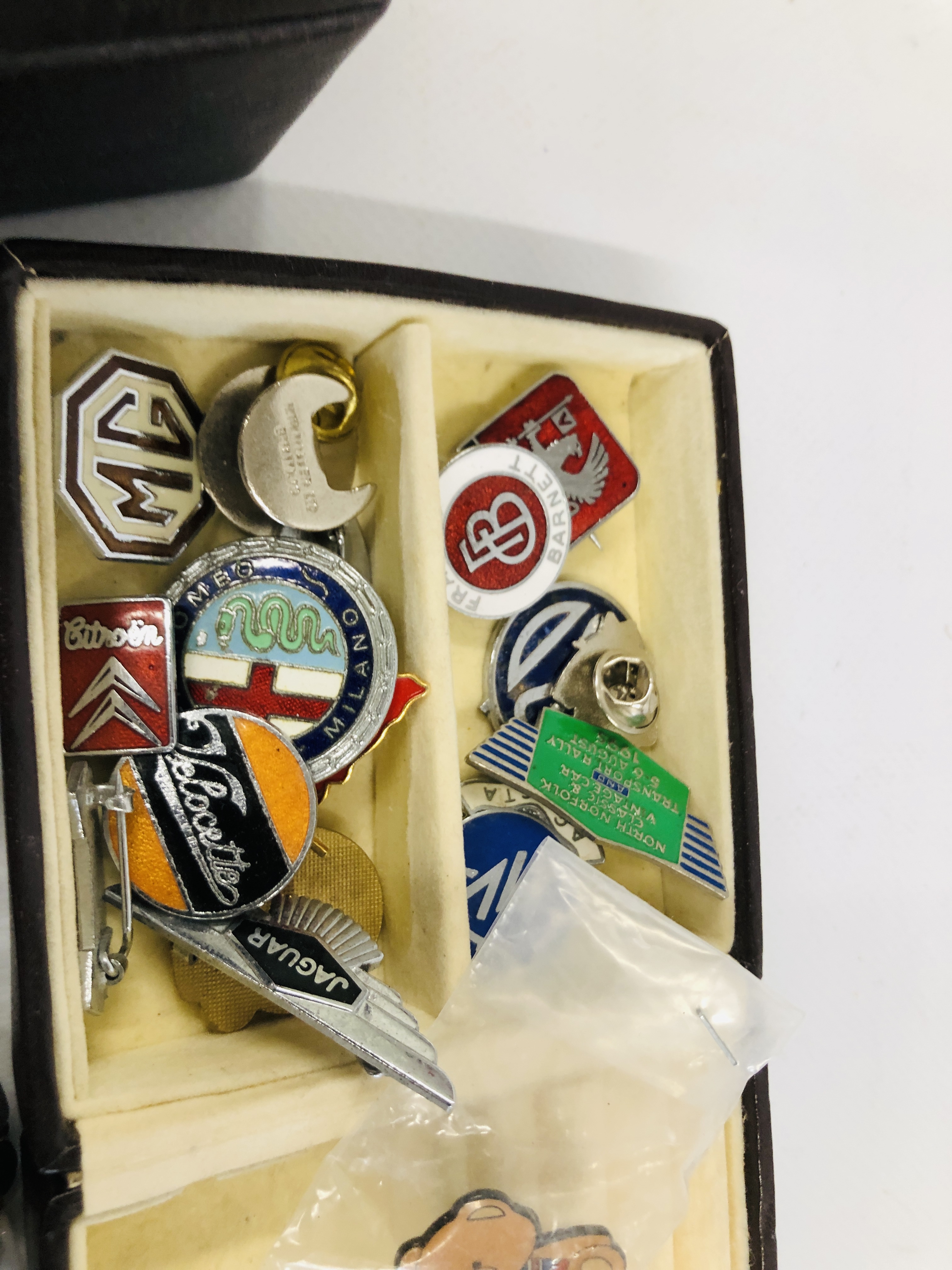 A TRAY OF ASSORTED COSTUME JEWELLERY BEADS, LUCERNE POCKET WATCH, VINTAGE ENAMELLED BADGES, - Image 3 of 5