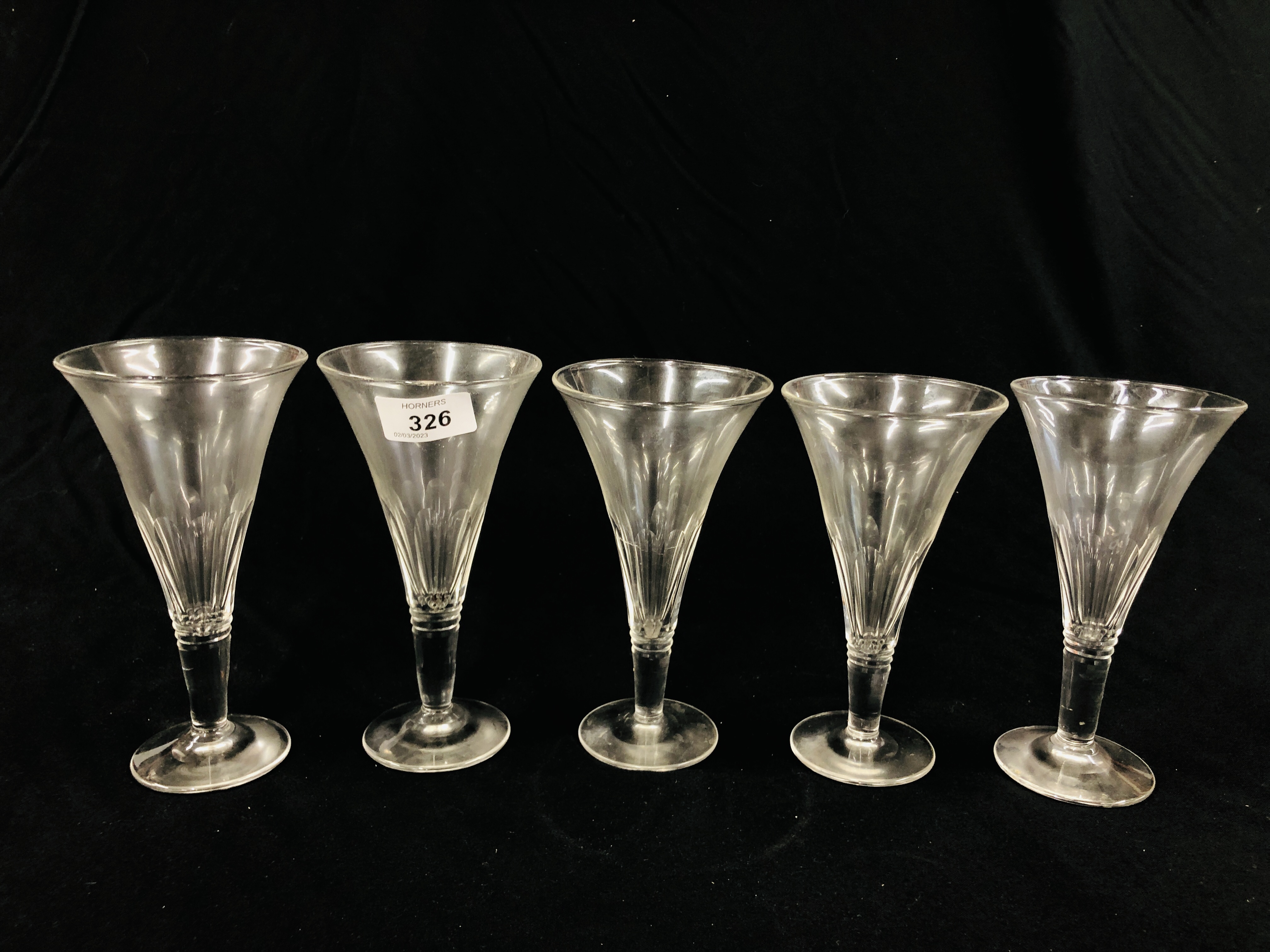 A GROUP OF 5 VINTAGE CONICAL GLASSES, PETAL SLICE CUT PANELS - APPROX H 17.3CM.