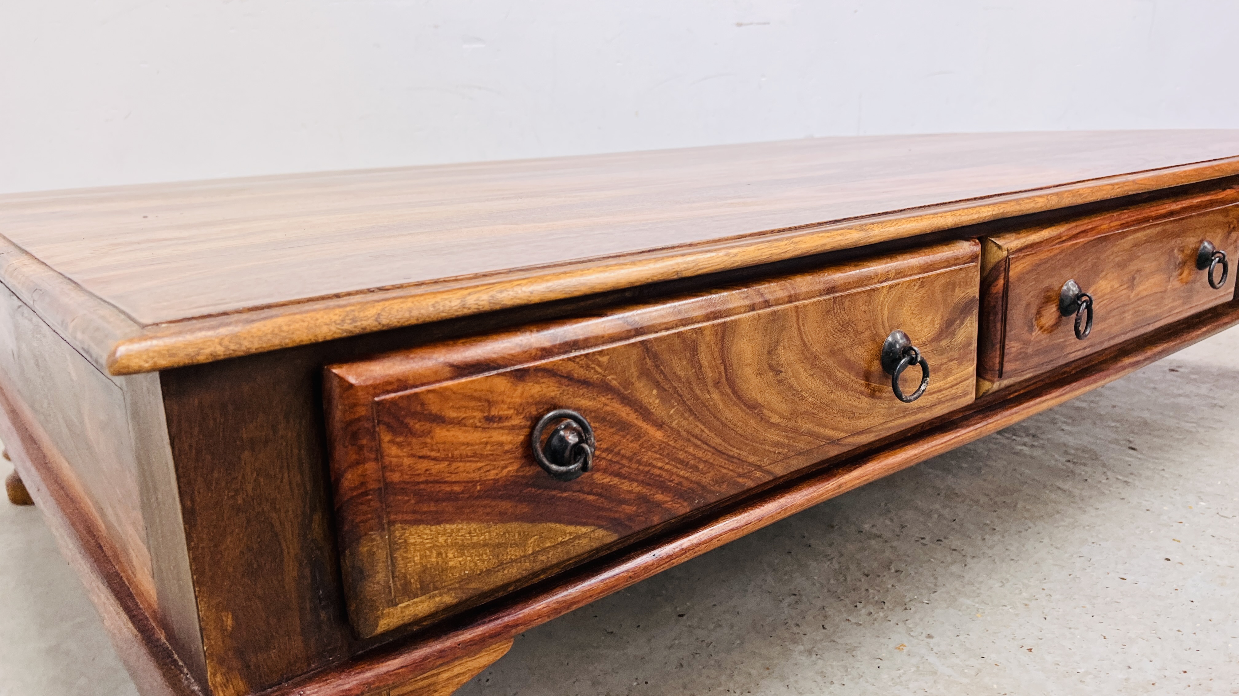 A MODERN ORIENTAL HARDWOOD COFFEE TABLE WITH FRIEZE DRAWERS 181CM. LONG. - Image 6 of 15