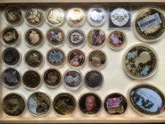 BOX OF MODERN ENCAPSULATED COMMEMORATIVE COINS AND MEDALLIONS (30).