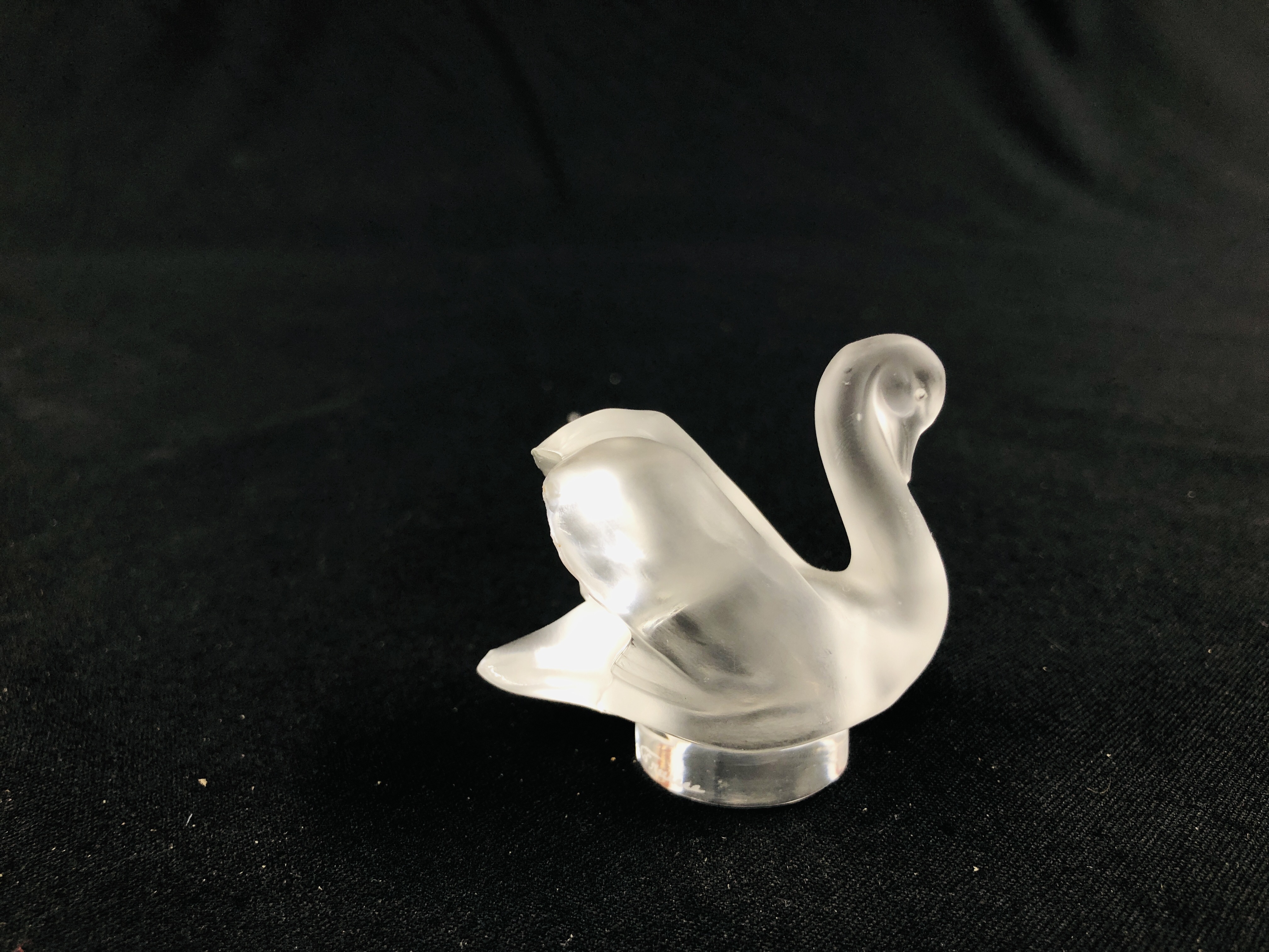 SMALL GLASS SWAN BEARING SIGNATURE LALIQUE H 4.CM. - Image 4 of 7