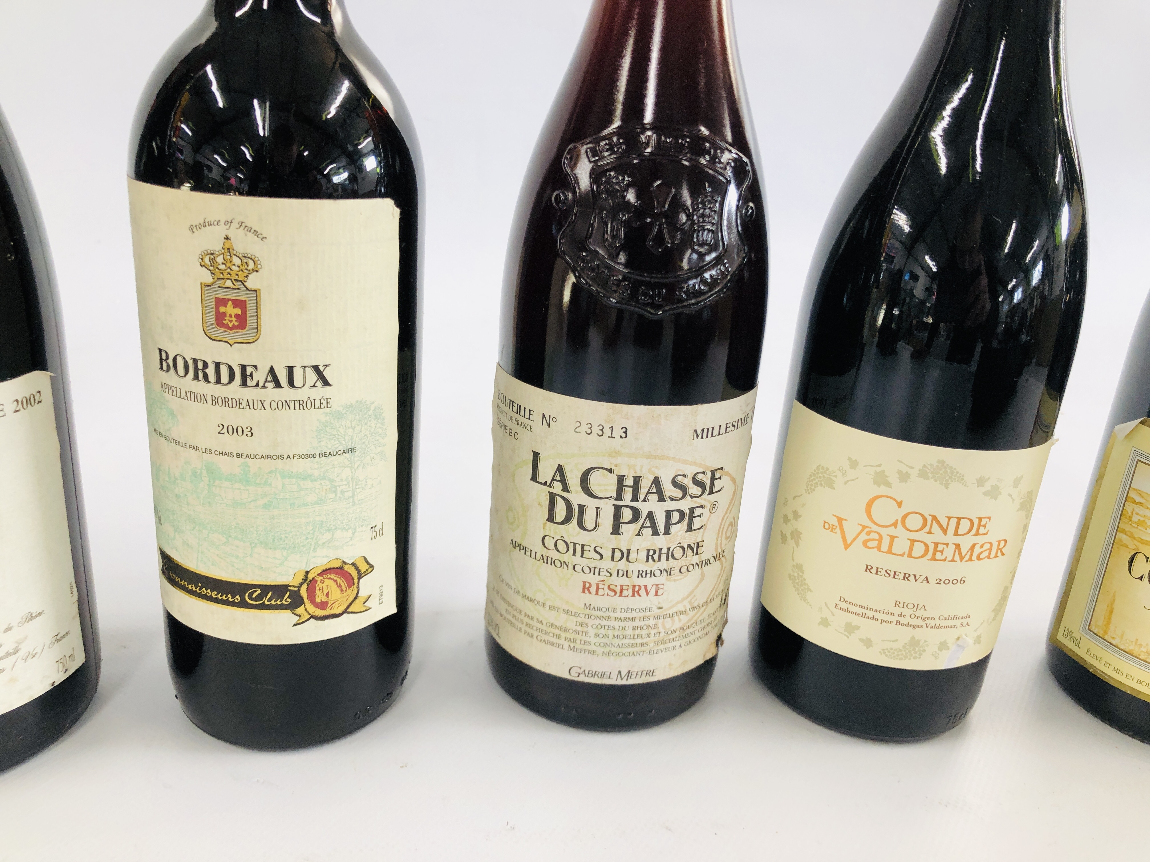 EIGHT BOTTLES OF RED WINE TO INCLUDE 1999 LA CHASSE DU PAPE COTES DU RHONE RESERVE, - Image 3 of 5