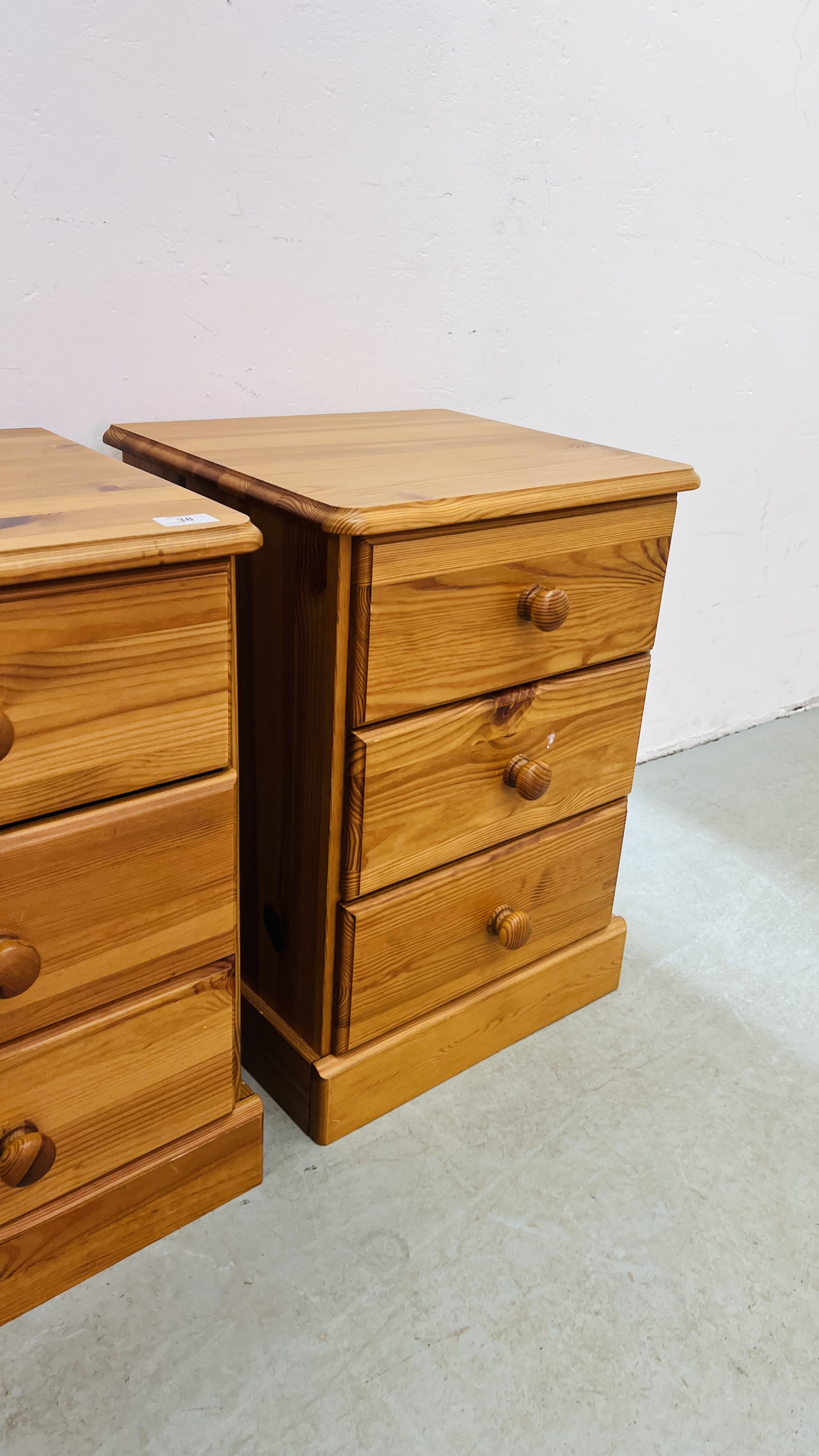 A PAIR OF PINE THREE DRAWER BEDSIDE CHESTS. - Image 4 of 5