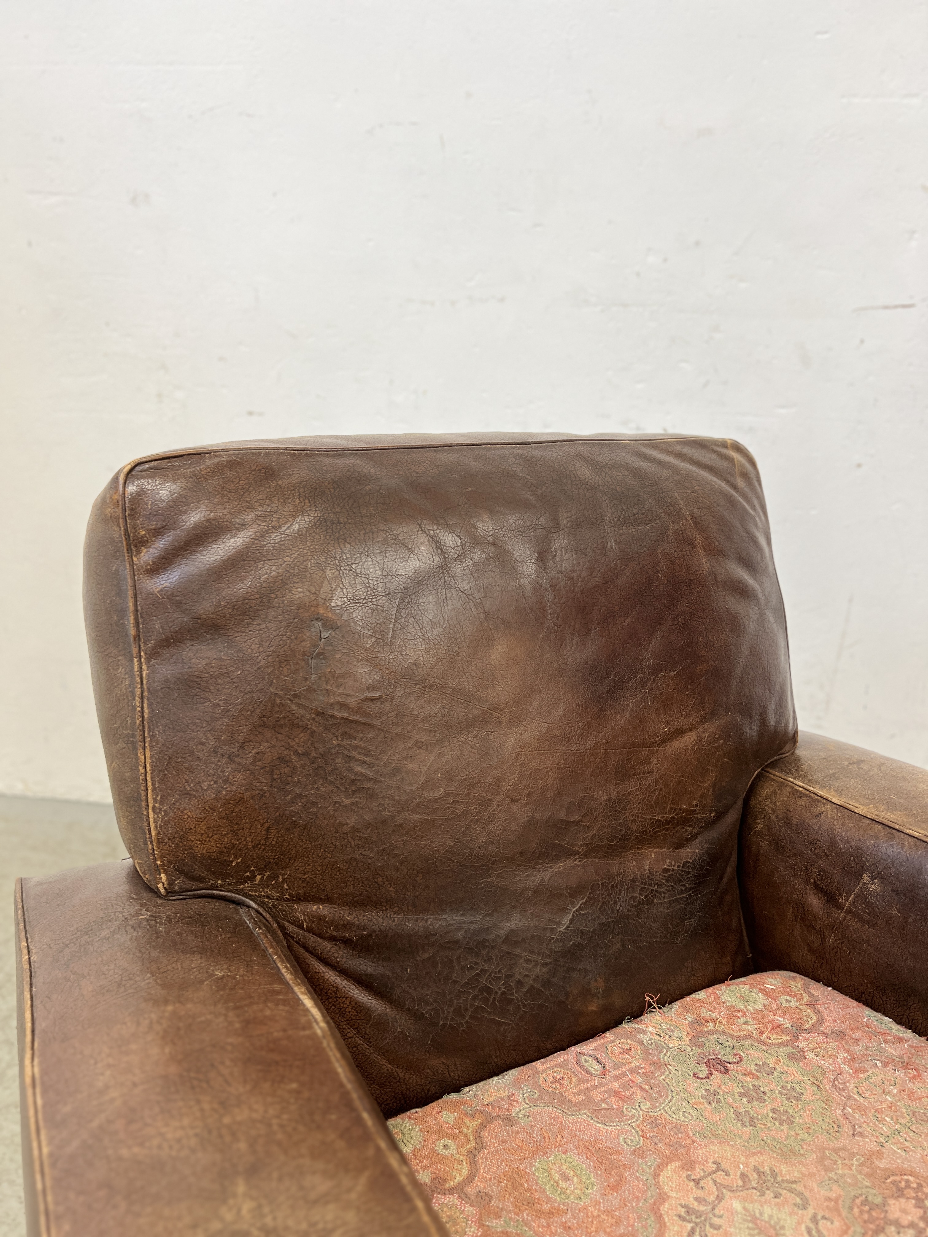 A 1930'S BROWN LEATHER CLUB CHAIR WITH STUDDED DETAIL H 78CM X W 83CM X D 87CM. - Image 2 of 11