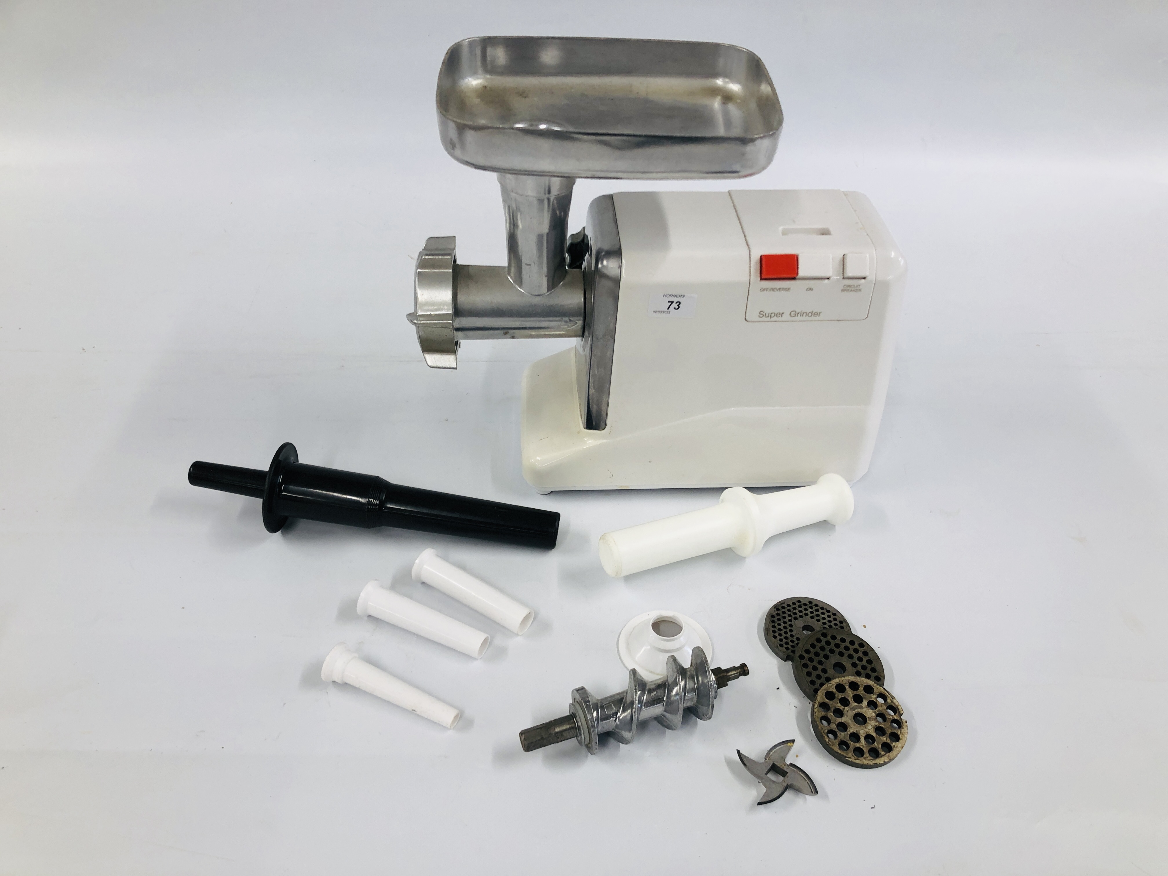 SUPER GRINDER PROFESSIONAL ELECTRIC MINCER WITH ACCESSORIES. - SOLD AS SEEN.