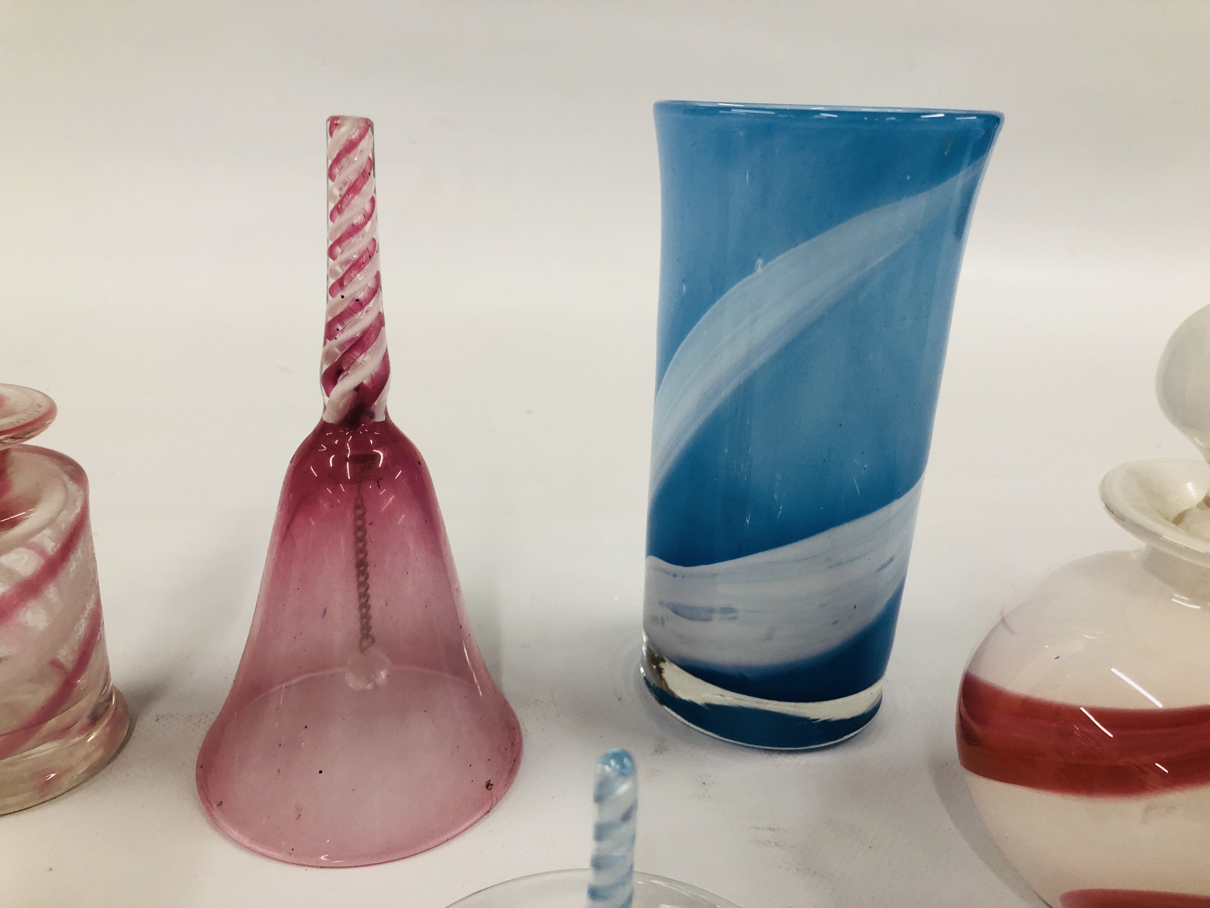 A COLLECTION OF ART GLASS STUDIO PIECES, - Image 4 of 8