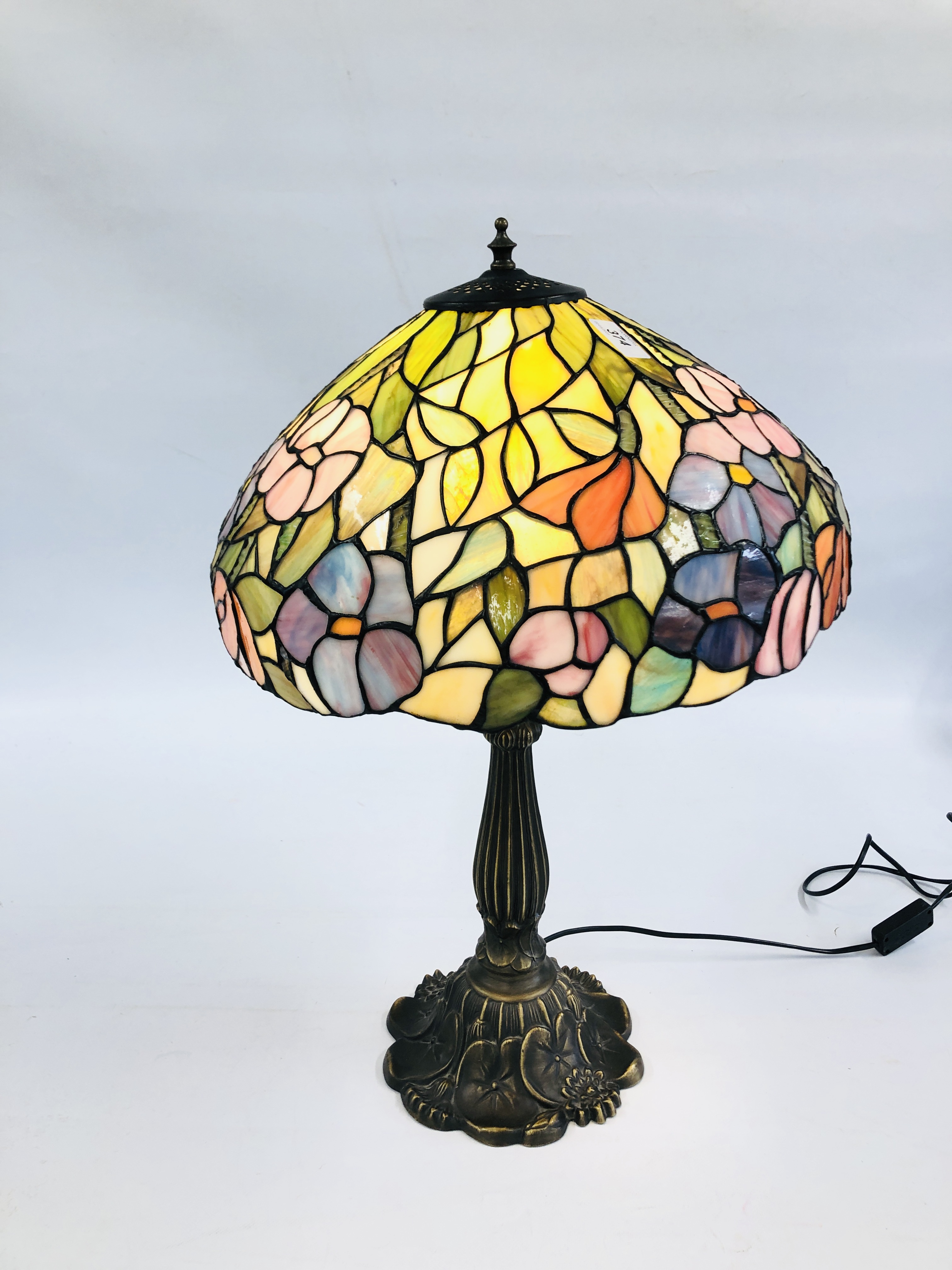 A REPRODUCTION TIFFANY INSPIRED STAINED GLASS TABLE LAMP AND SHADE - SOLD AS SEEN.