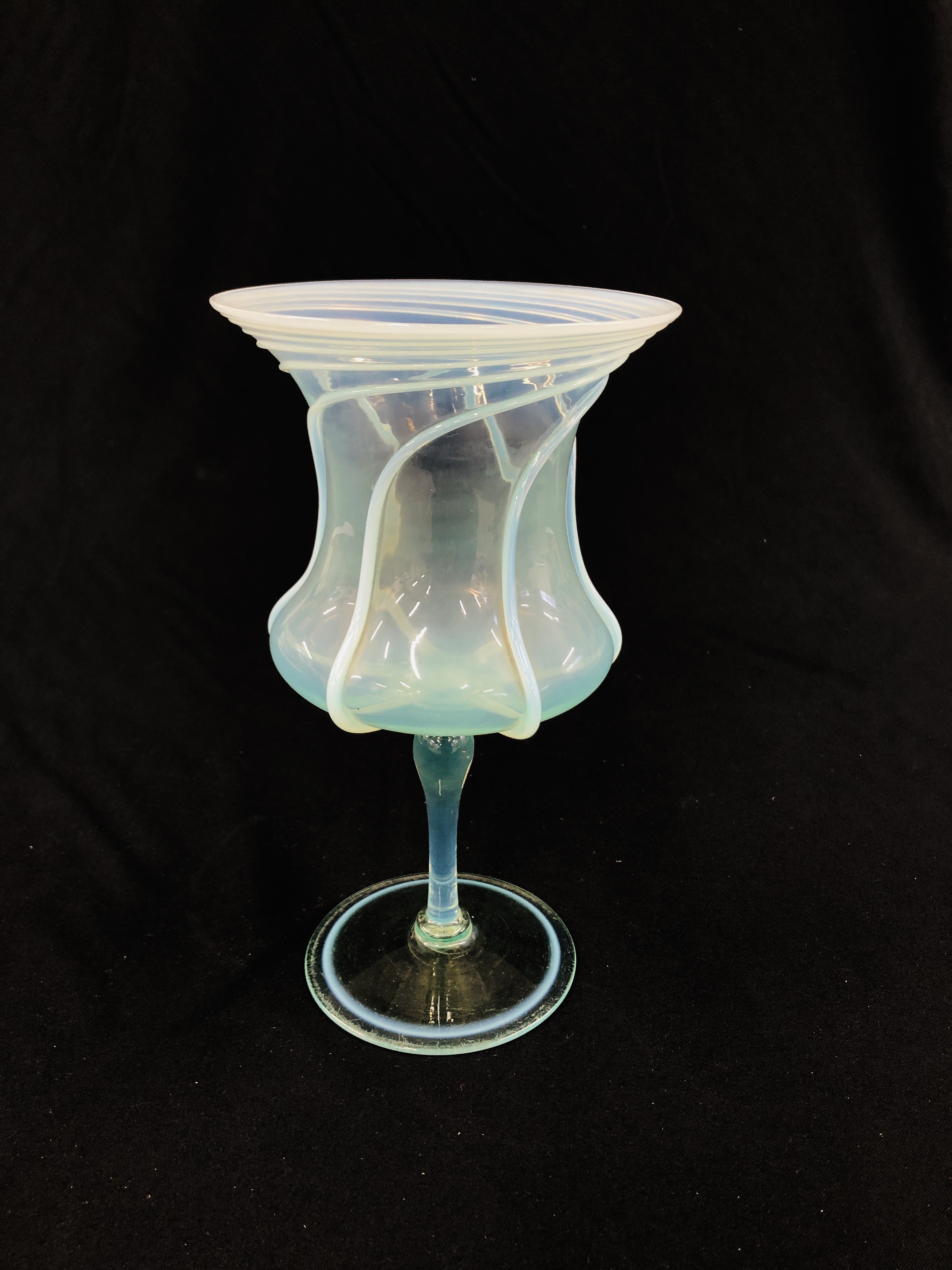 A VENETIAN GOBLET, PALE GREEN WITH SPIRAL OVERLAY ON THE THISTLE SHAPED BOWL, 23CM. HIGH. - Image 2 of 5