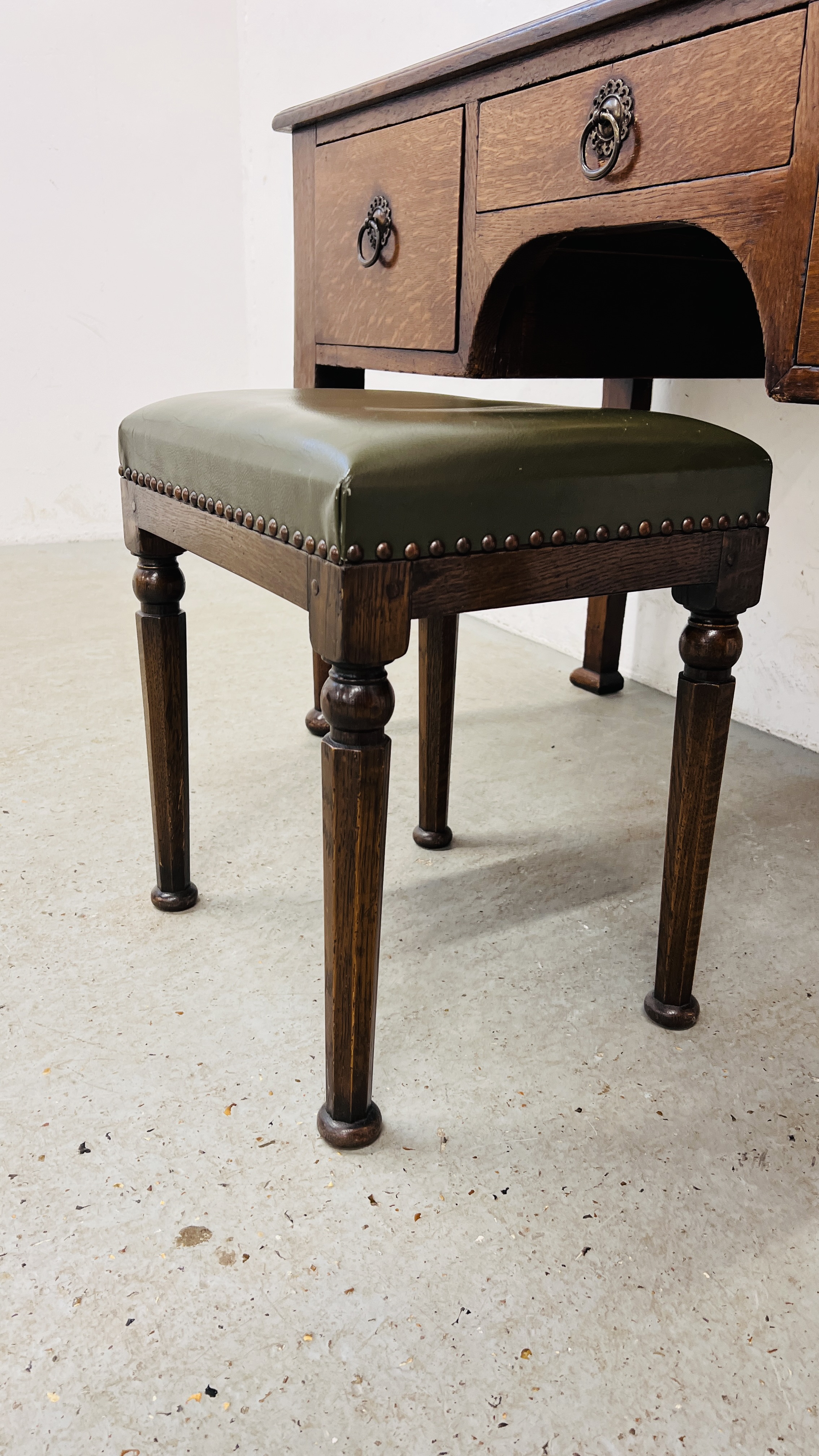 A SOLID OAK THREE DRAWER WRITING DESK WITH GREEN TOOLED LEATHERETTE WRITING SURFACE, W 120CM, - Image 7 of 16