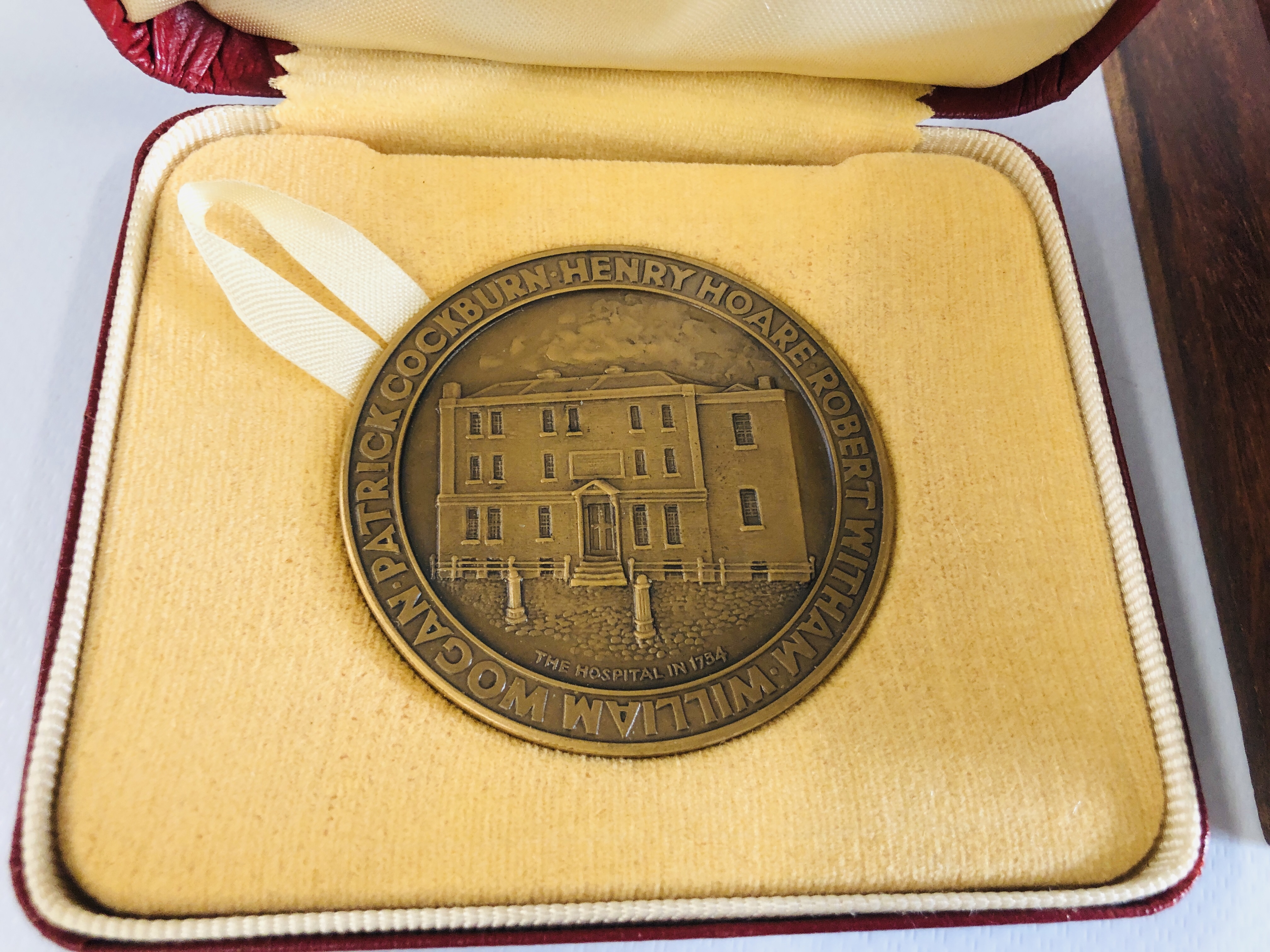 A GROUP OF MEDALS AND COINS TO INCLUDE ROYAL PHOTOGRAPHIC SOCIETY - Image 7 of 7