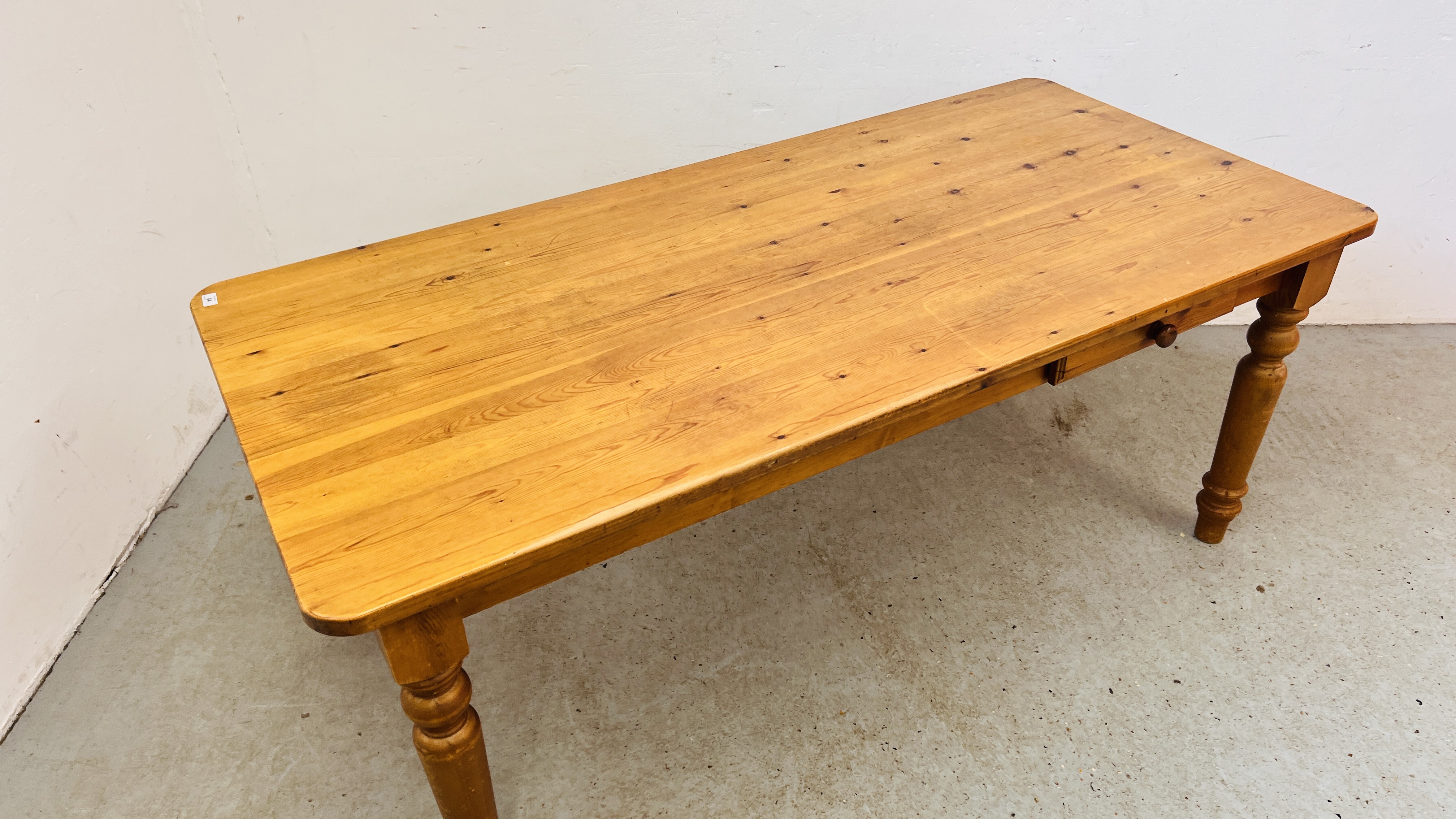 A WAXED PINE KITCHEN TABLE ON TURNED LEGS. - Image 2 of 8