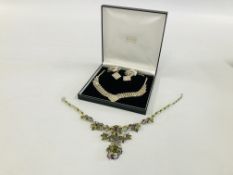 AN ORNATE COSTUME JEWELLERY NECKLACE MARKED CHRISTIAN DIOR 1959 ALONG WITH A FURTHER DIAMANTE