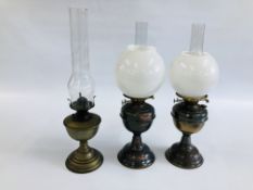 A GROUP OF 3 VINTAGE BRASS OIL LAMPS WITH CLEAR GLASS FUNNELS AND TWO WHITE GLASS SHADES