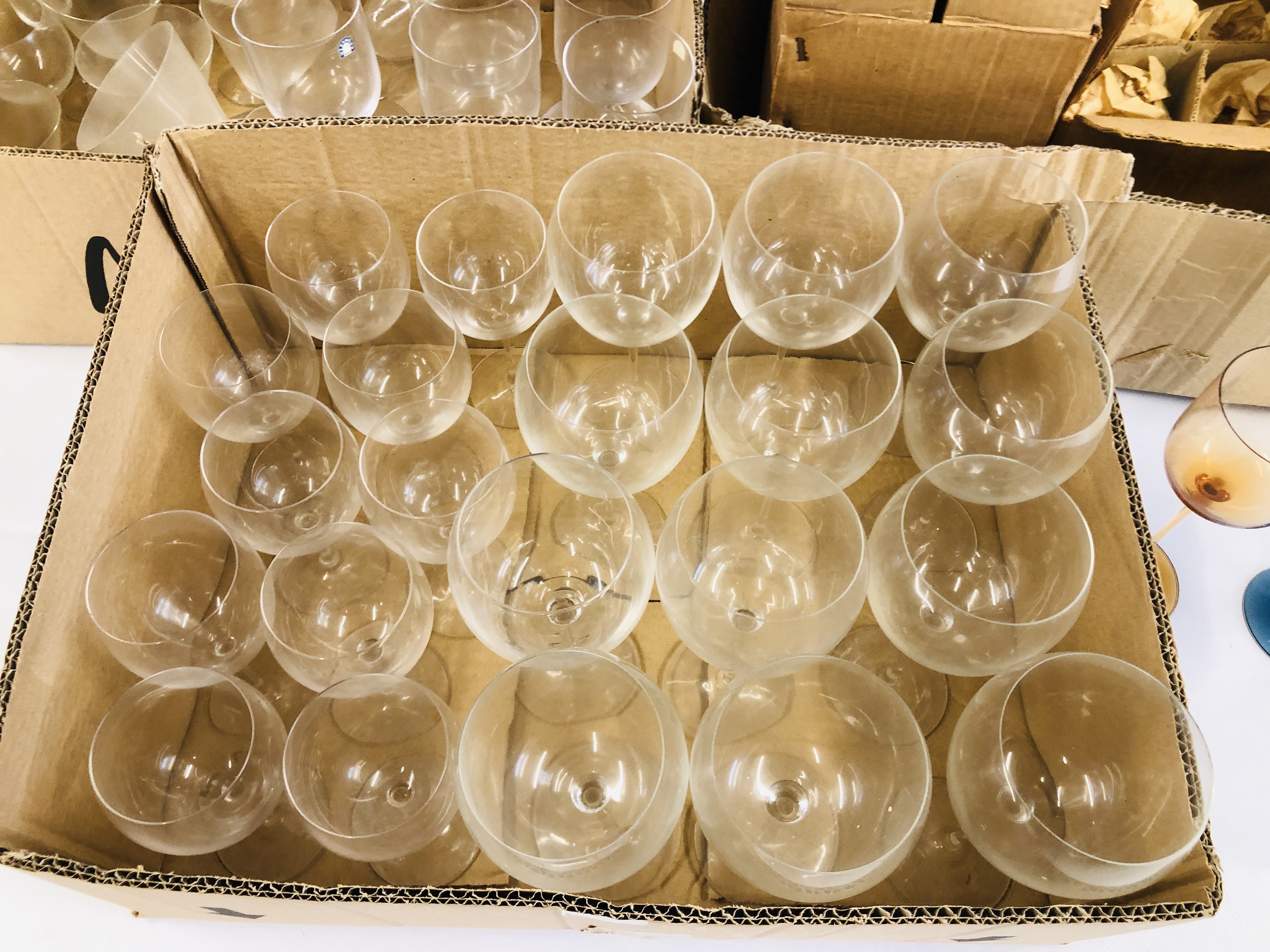 AN EXTENSIVE COLLECTION OF CLEAR QUALITY GLASS DRINKING GLASSES TO INCLUDE EXAMPLES MARKED - Image 3 of 5