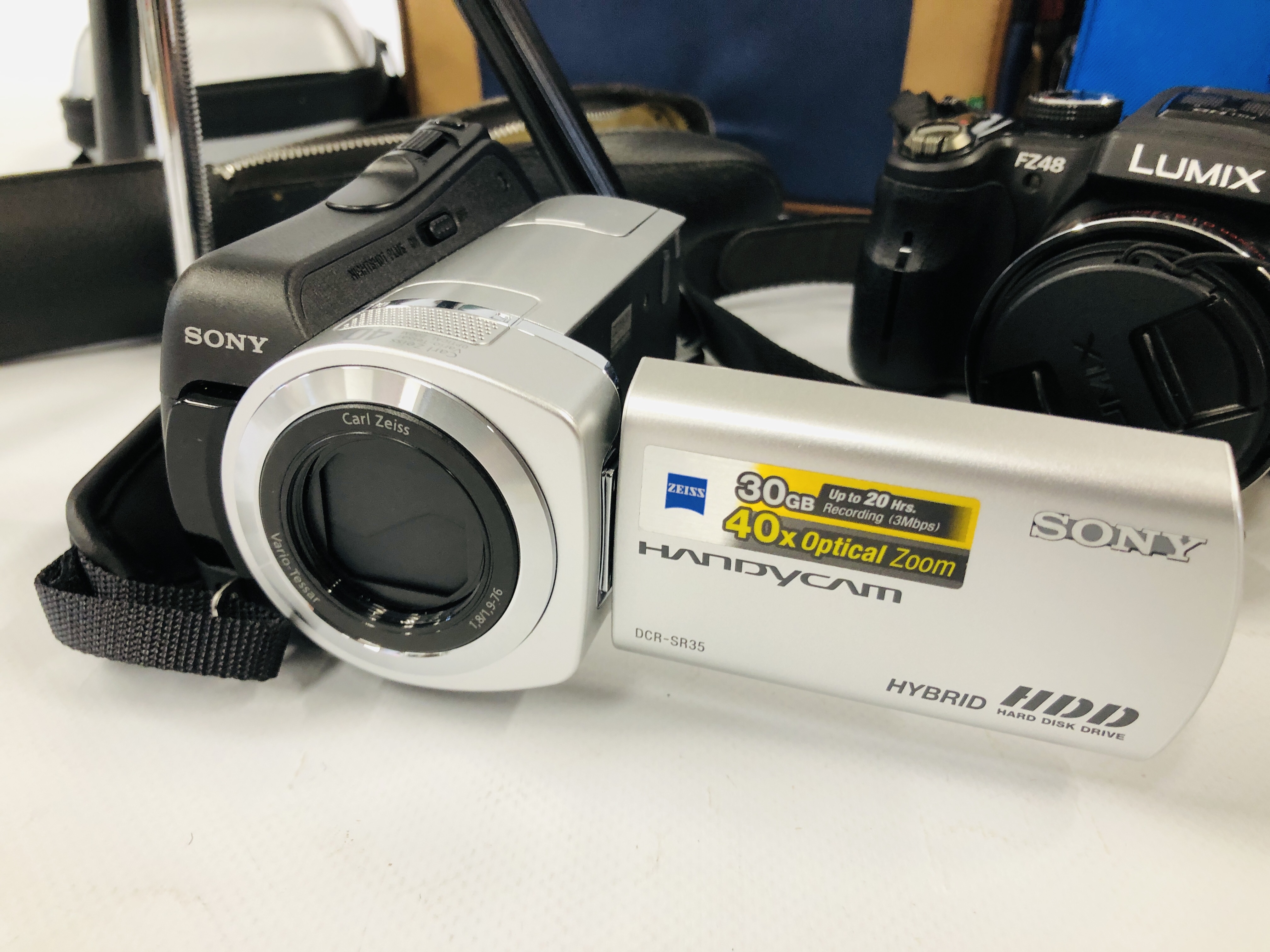 SONY HANDY CAM DCR-SR35 WITH CARRY BAG AND ACCESSORIES, - Image 3 of 6