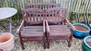 A HARD WOOD GARDEN BENCH COMPLETE WITH A PAIR OF MATCHING HARD WOOD ARMCHAIRS - BENCH LENGTH 123CM.