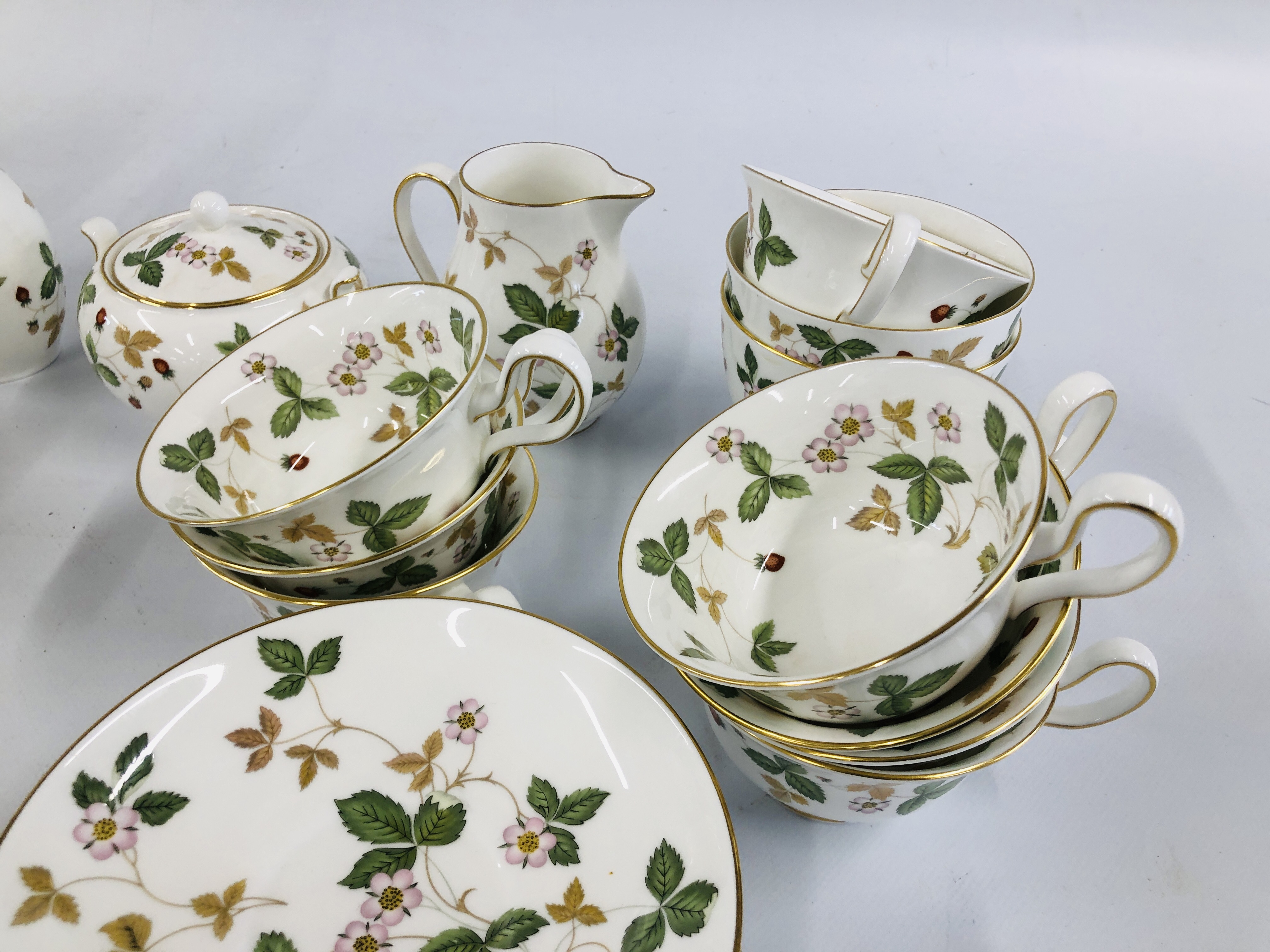 A COLLECTION OF "WEDGEWOOD" WILD STRAWBERRY TEA AND DINNER WARE TO INCLUDE TEA CUPS AND SAUCERS, - Image 5 of 13